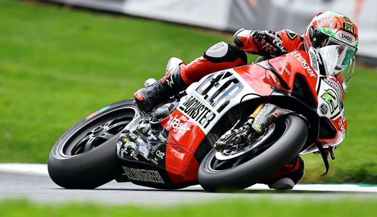 Glenn Irwin ganó las dos primeras carreras en Cadwell Park Glenn Irwin ganó las dos primeras carreras en Cadwell Park