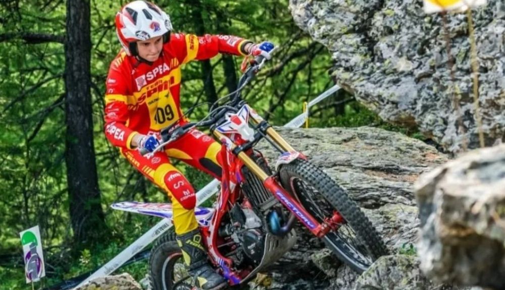 Laia Pi está luchando en Trial2 Women Laia Pi está luchando en Trial2 Women