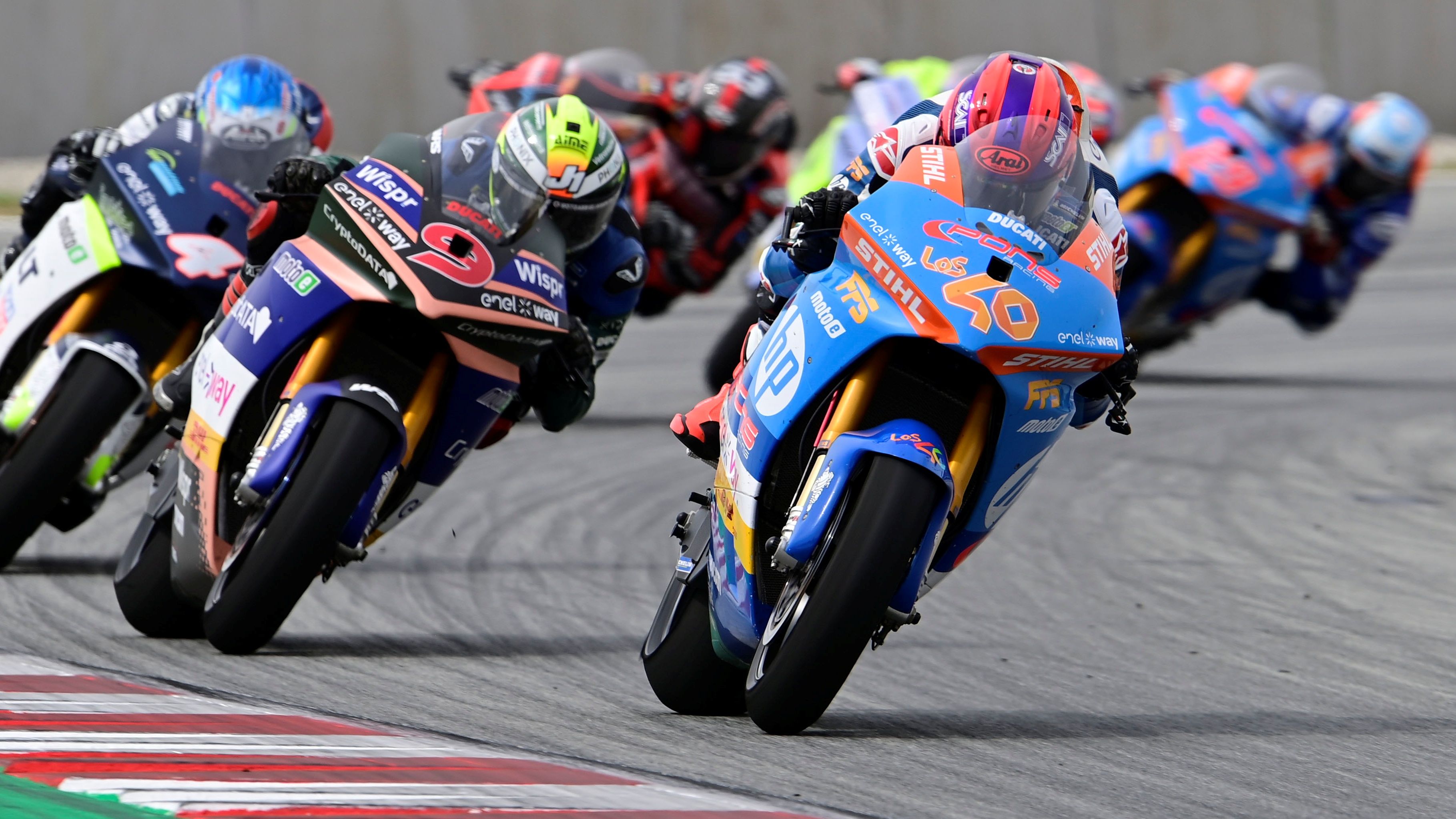 Mattia Casadei se impone en la carrera de MotoE en Catalunya ante Andrea Mantovani