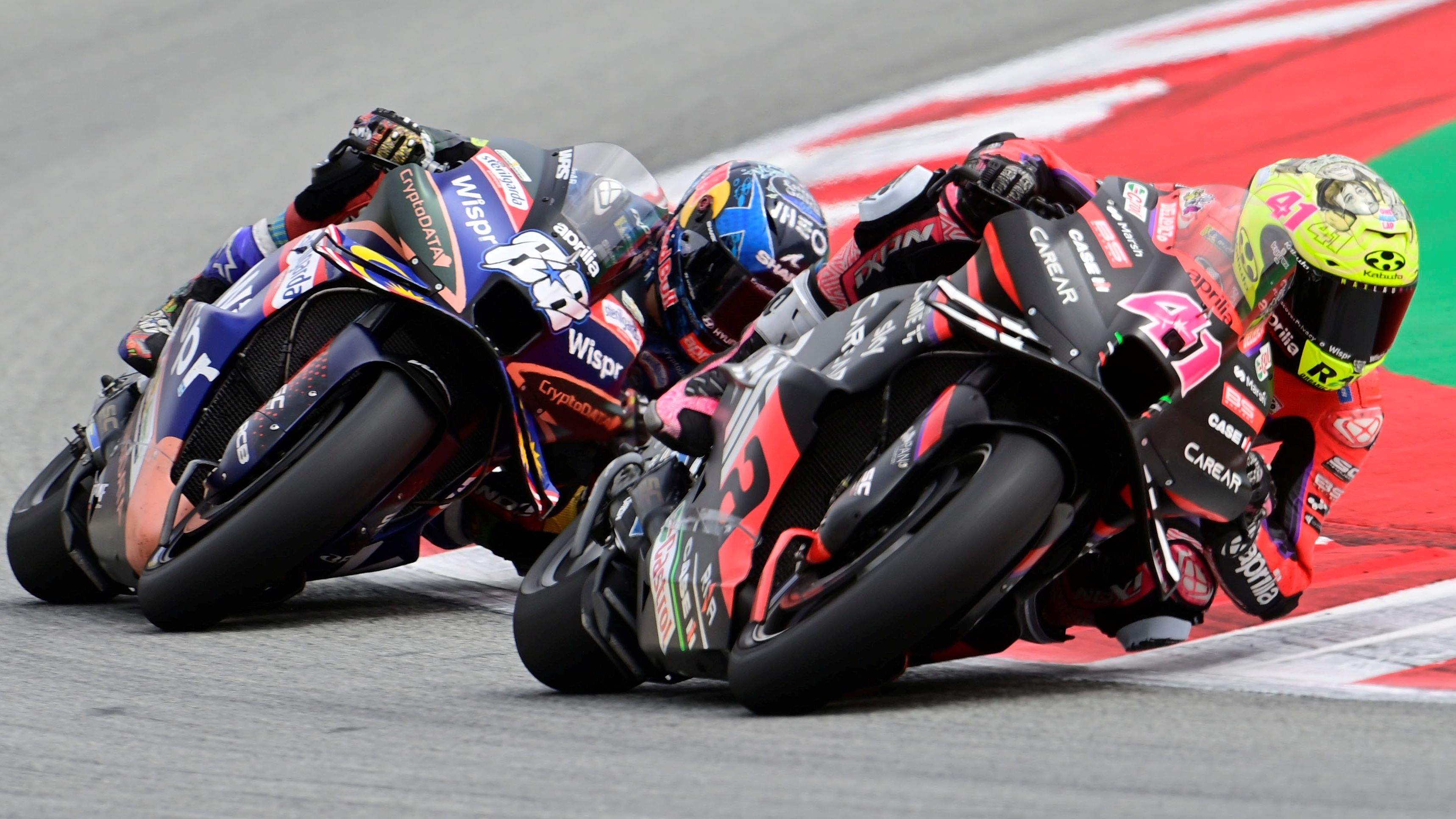 Aleix Espargaró delante de Miguel Oliveira, MotoGP Catalunya 2023