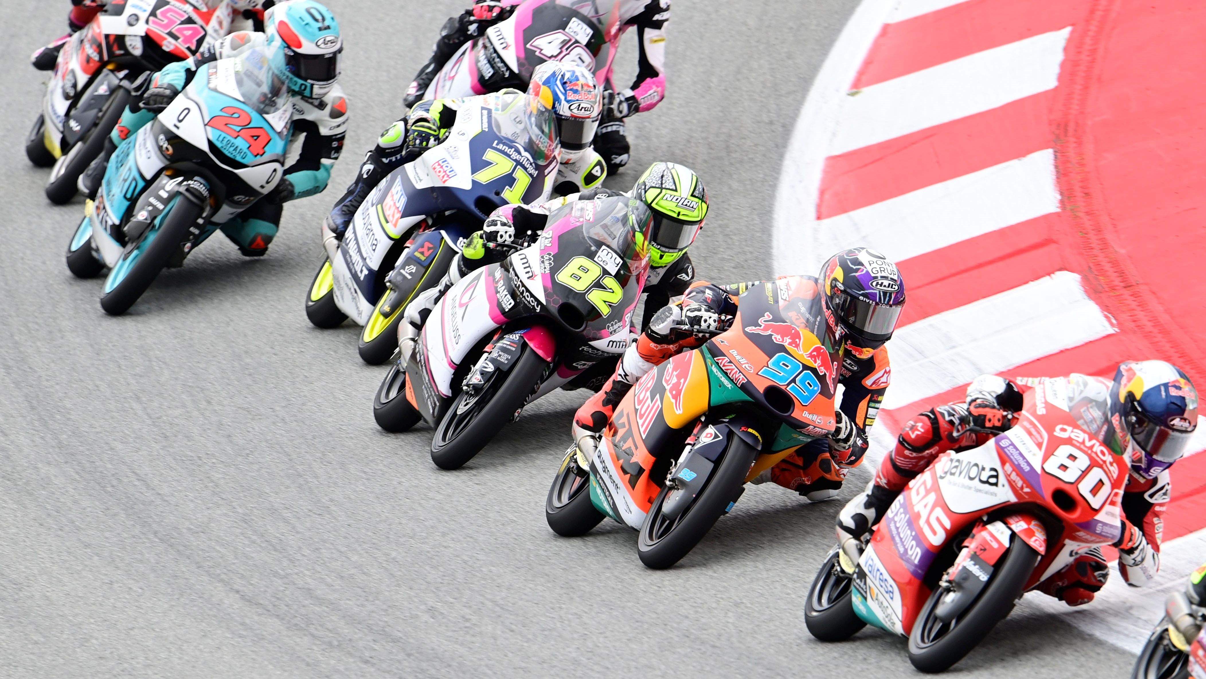 David Alonso delante de José Antonio Rueda, Stefano Nepa y Ayumu Sasaki, Moto3 Catalunya 2023