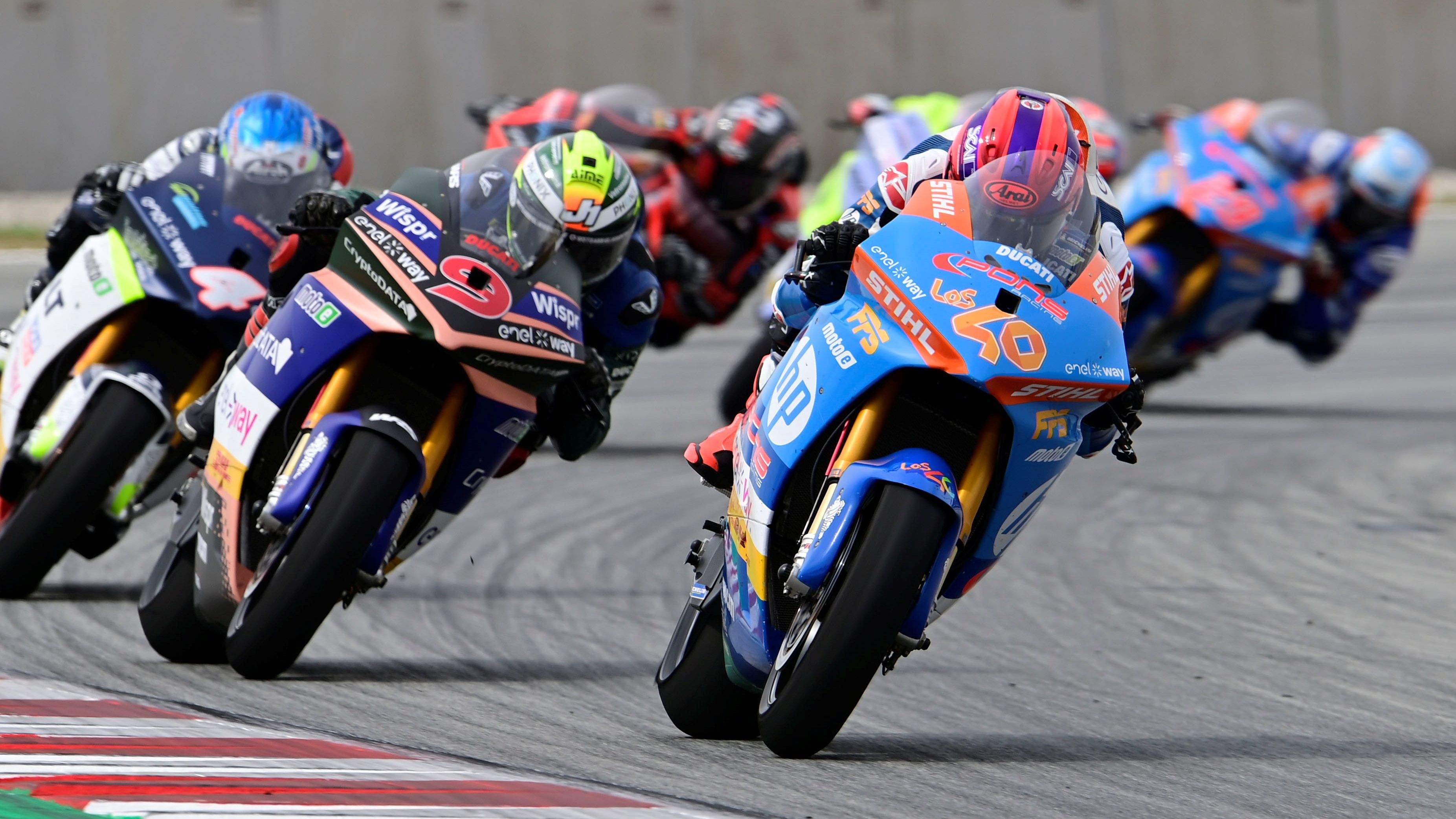 Mattia Casadei delante de Andrea Mantovani y Héctor Garzó, MotoE Catalunya 2023