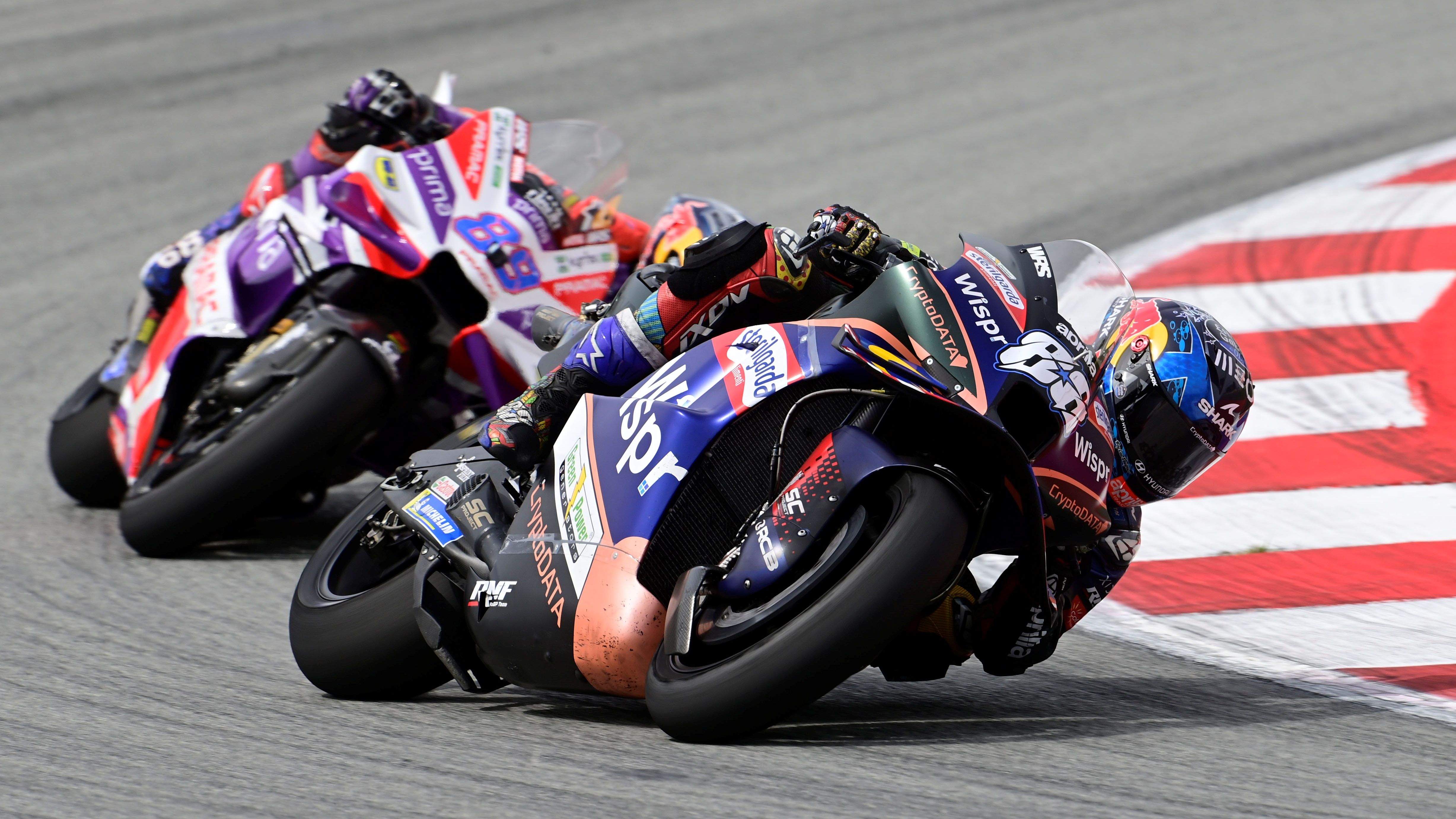 Miguel Oliveira seguido por Jorge Martín, MotoGP Catalunya 2023