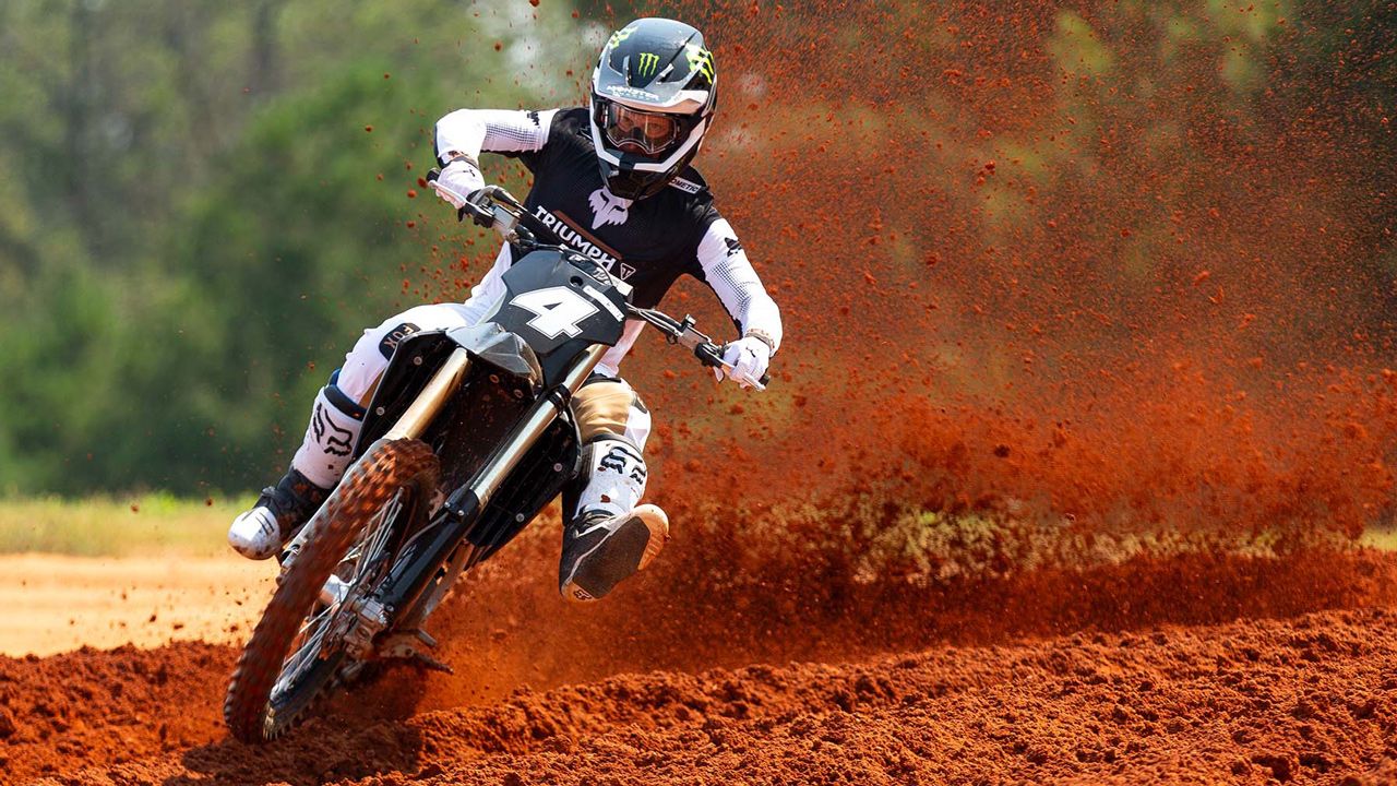 Triumph Motocross Accion (1)