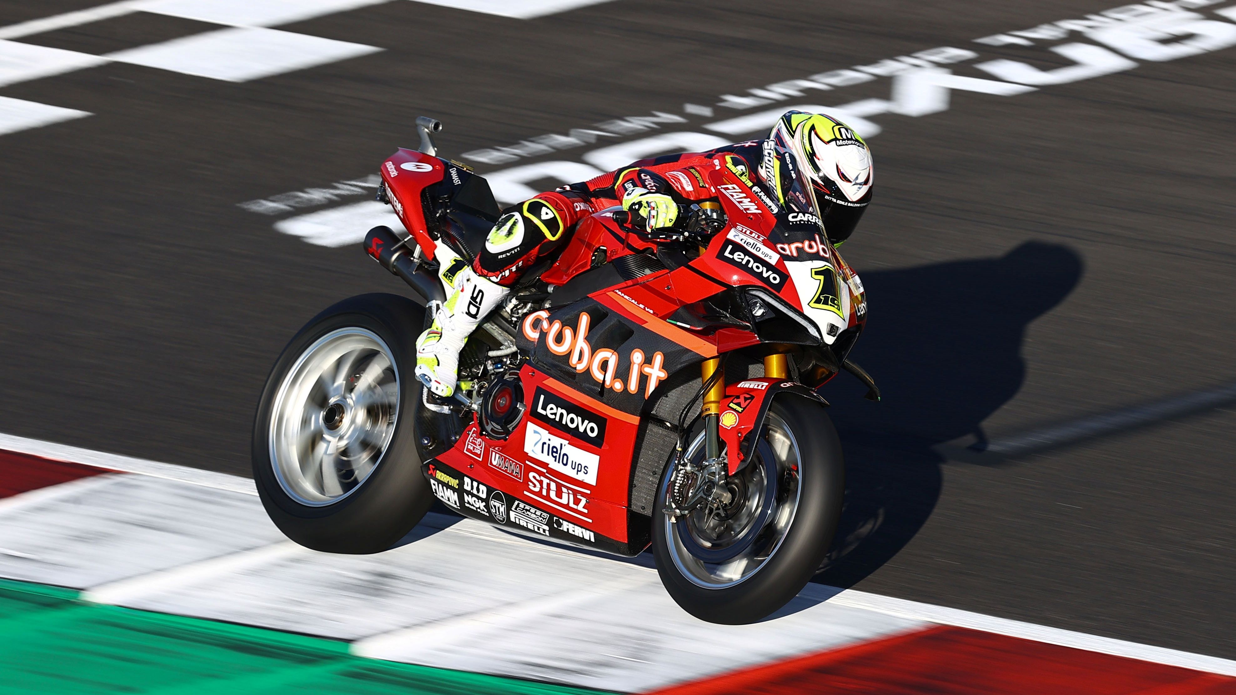Álvaro Bautista ha ganado la carrera final en Magny Cours