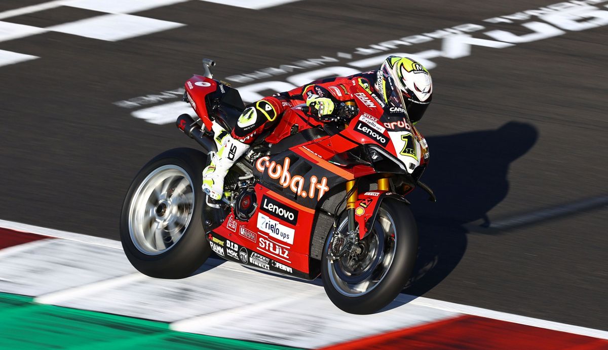 Álvaro Bautista ha ganado la carrera final en Magny Cours Álvaro Bautista ha ganado la carrera final en Magny Cours