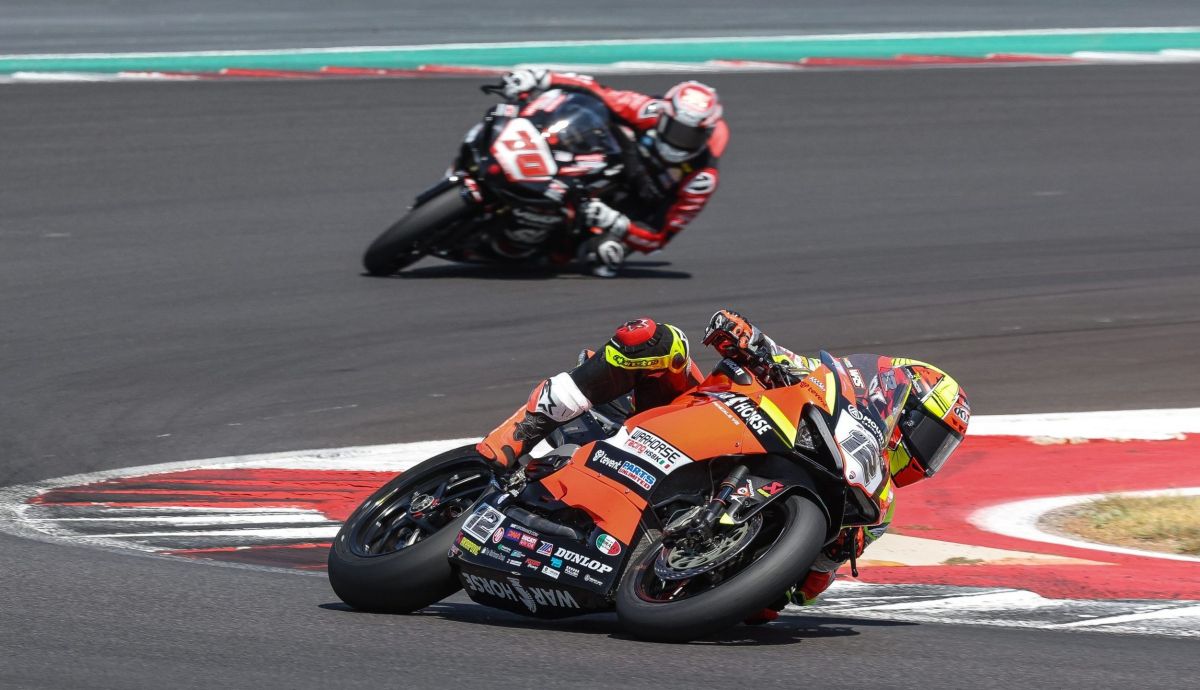 Xavi Forés suelta a Tyler Scott rumbo al título de Supersport Xavi Forés suelta a Tyler Scott rumbo al título de Supersport