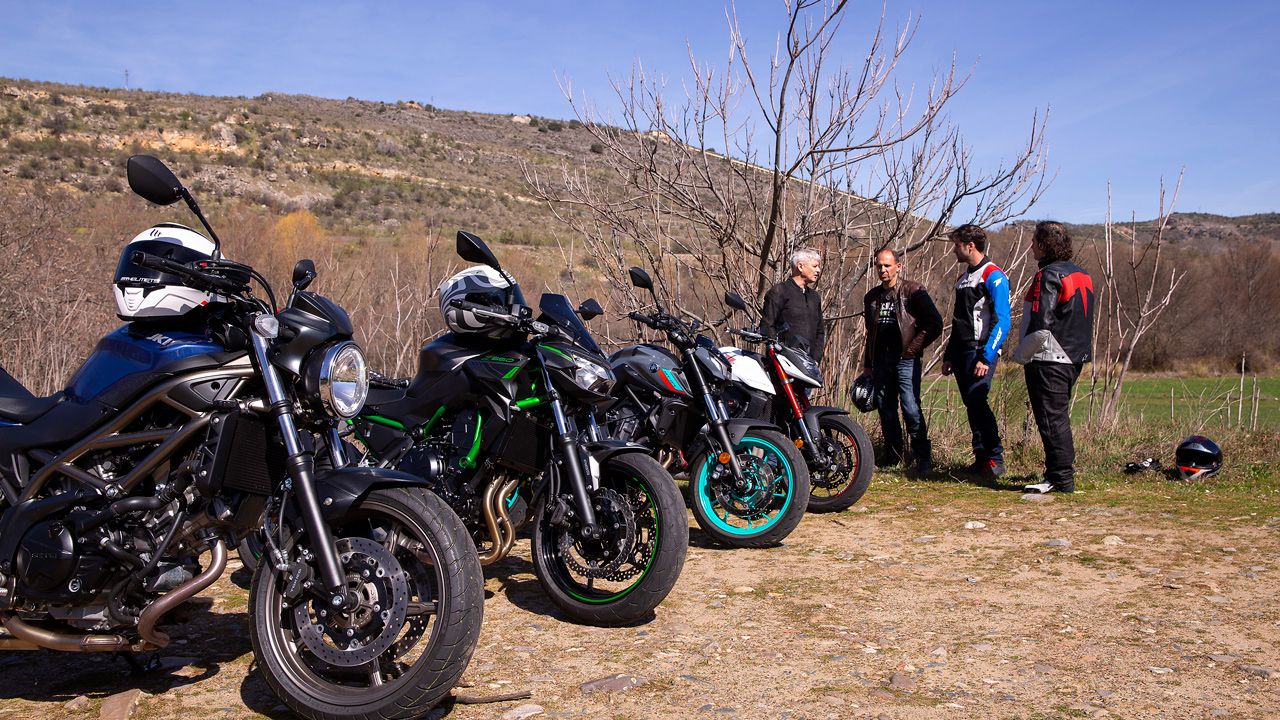 Comparativa: Honda CB750 Hornet, Kwasaki Z650, Suzuki SV650 y Yamaha MT 07 2023