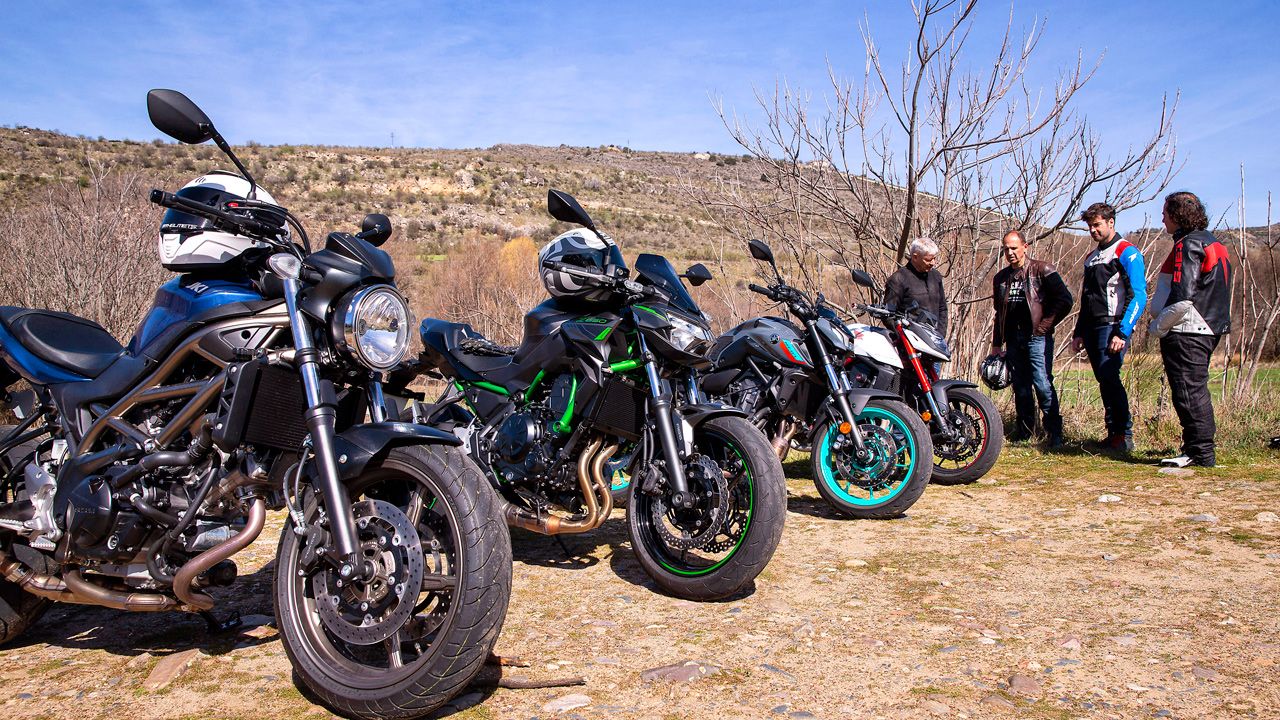 Comparativa: Honda CB750 Hornet, Kwasaki Z650, Suzuki SV650 y Yamaha MT 07 2023