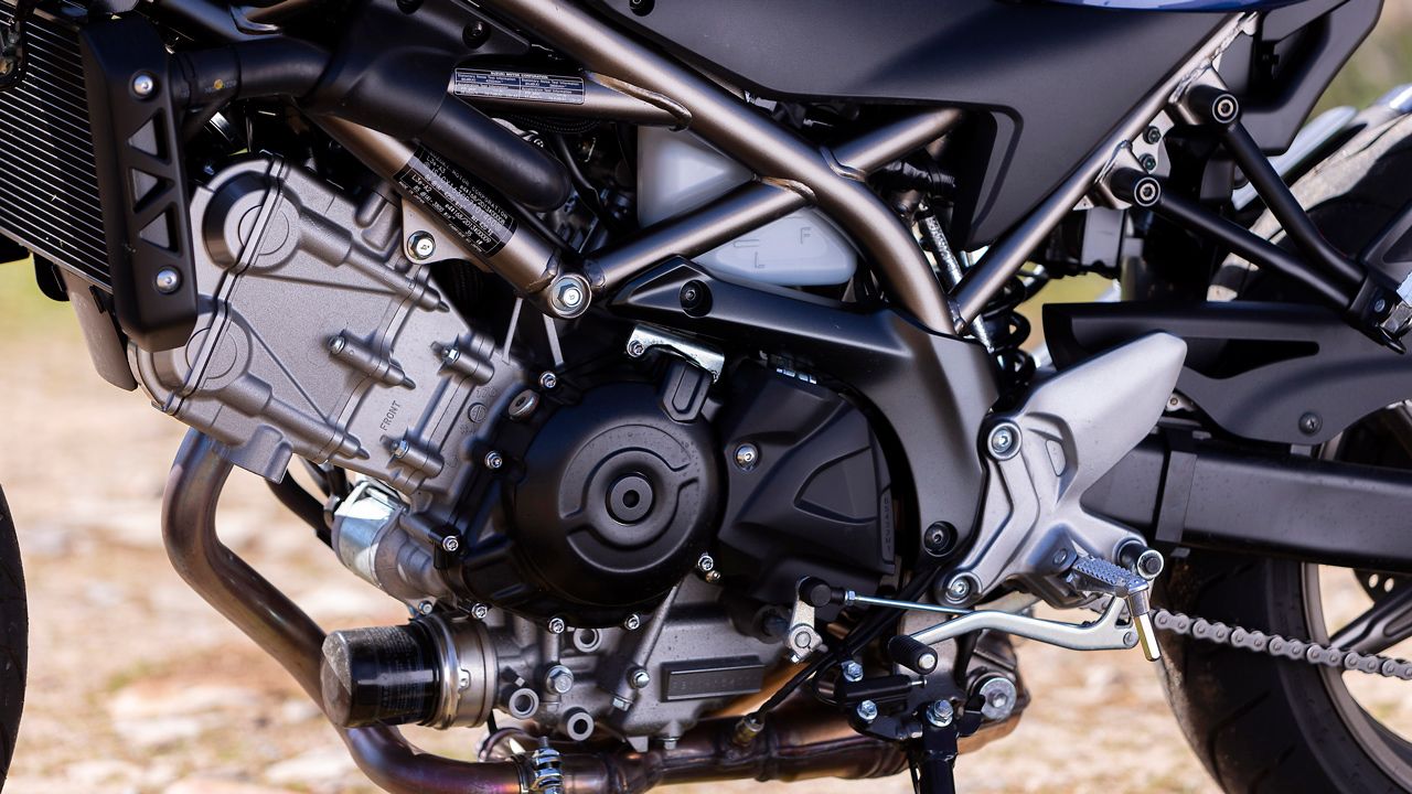 Suzuki SV650 2023 Detalles (8)