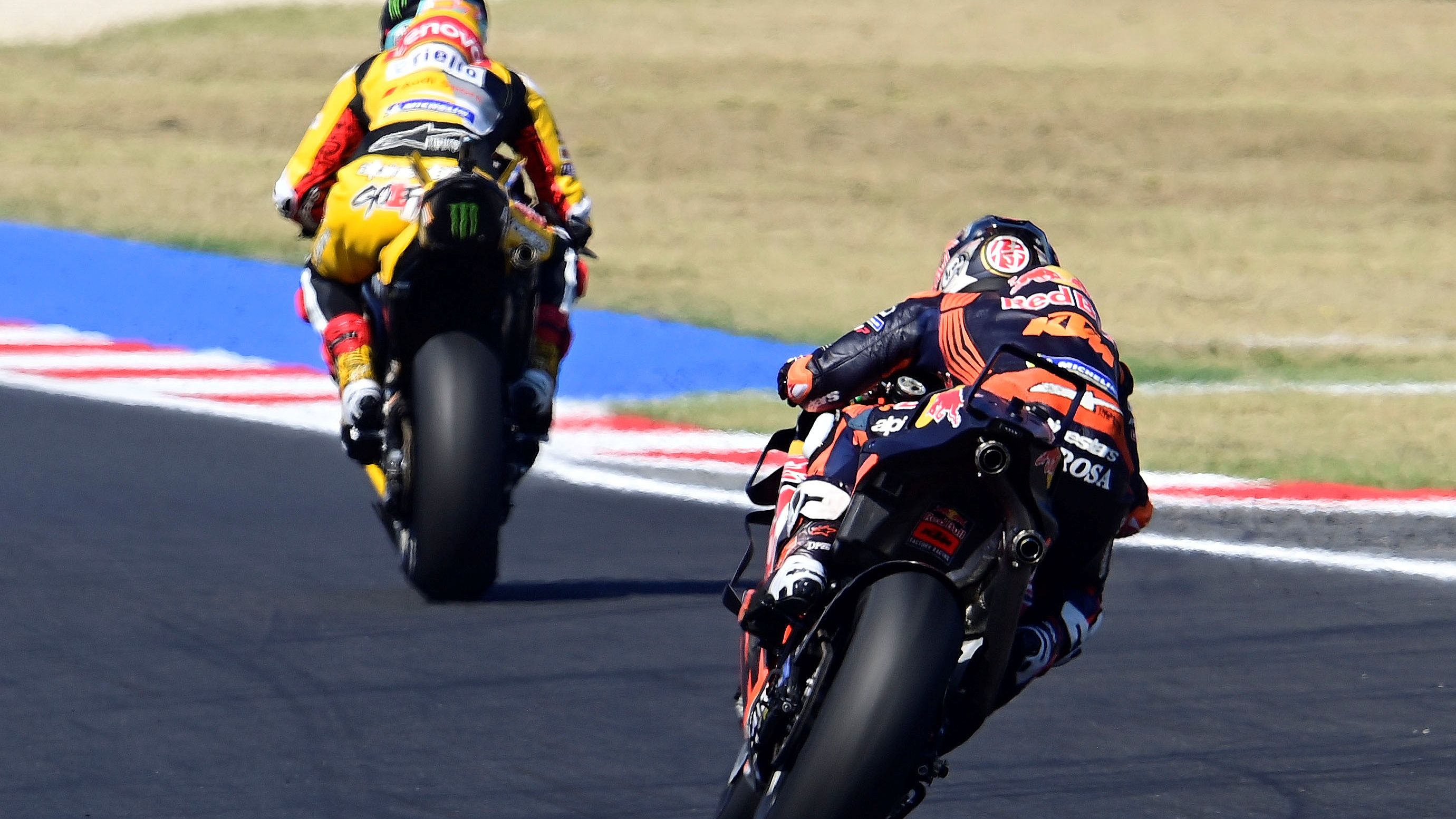 Dani Pedrosa persigue a Pecco Bagnaia, MotoGP Misano 2023