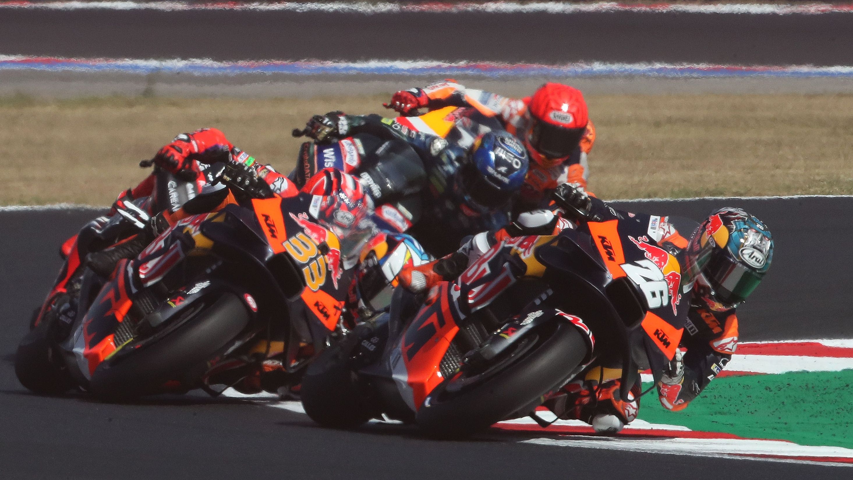 Dani Pedrosa seguido por Brad Binder, Maverick Viñales, Miguel Oliveira y Marc Márquez, MotoGP Misano 2023