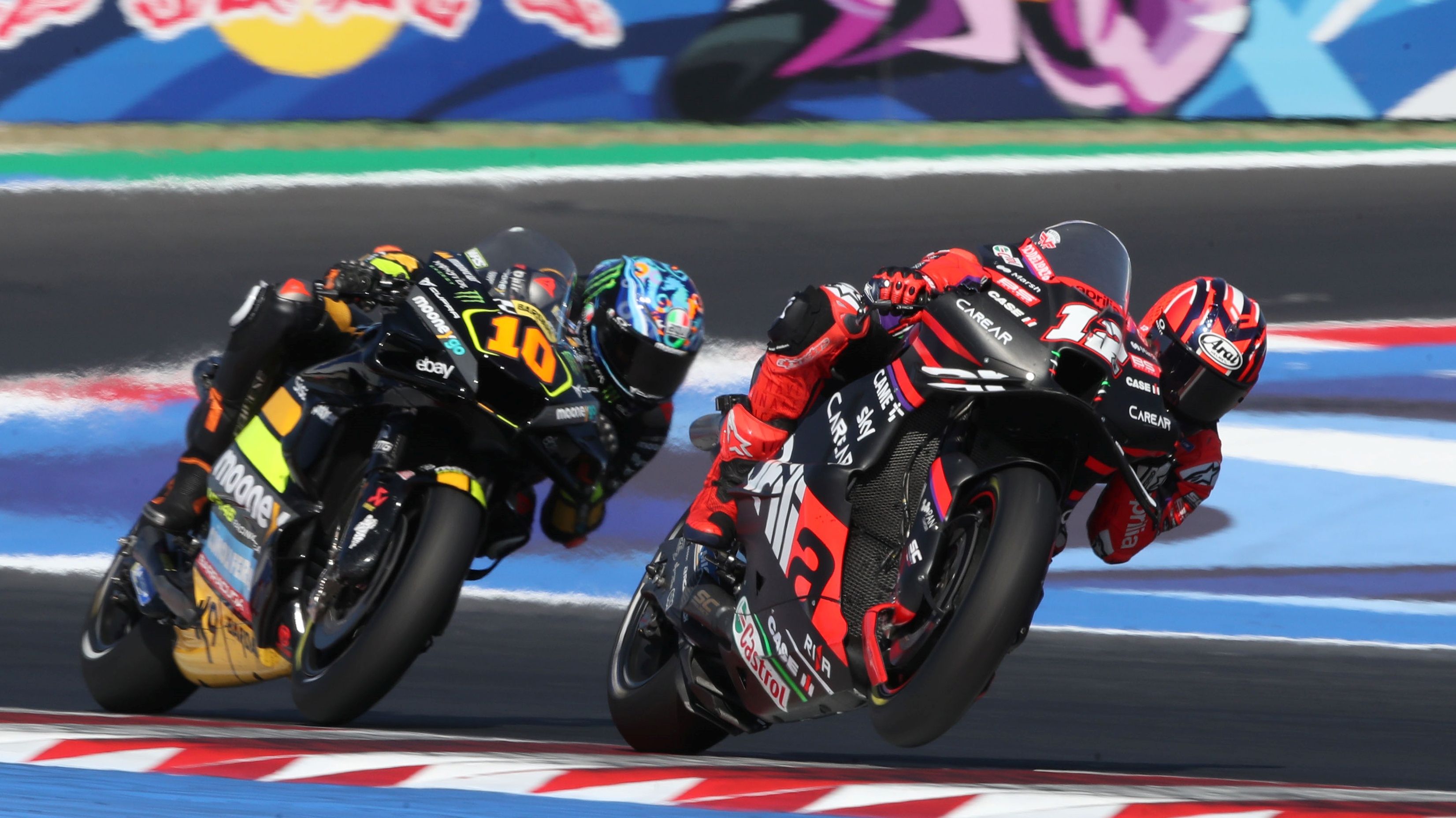 Maverick Viñales seguido por Luca Marini, MotoGP Misano 2023