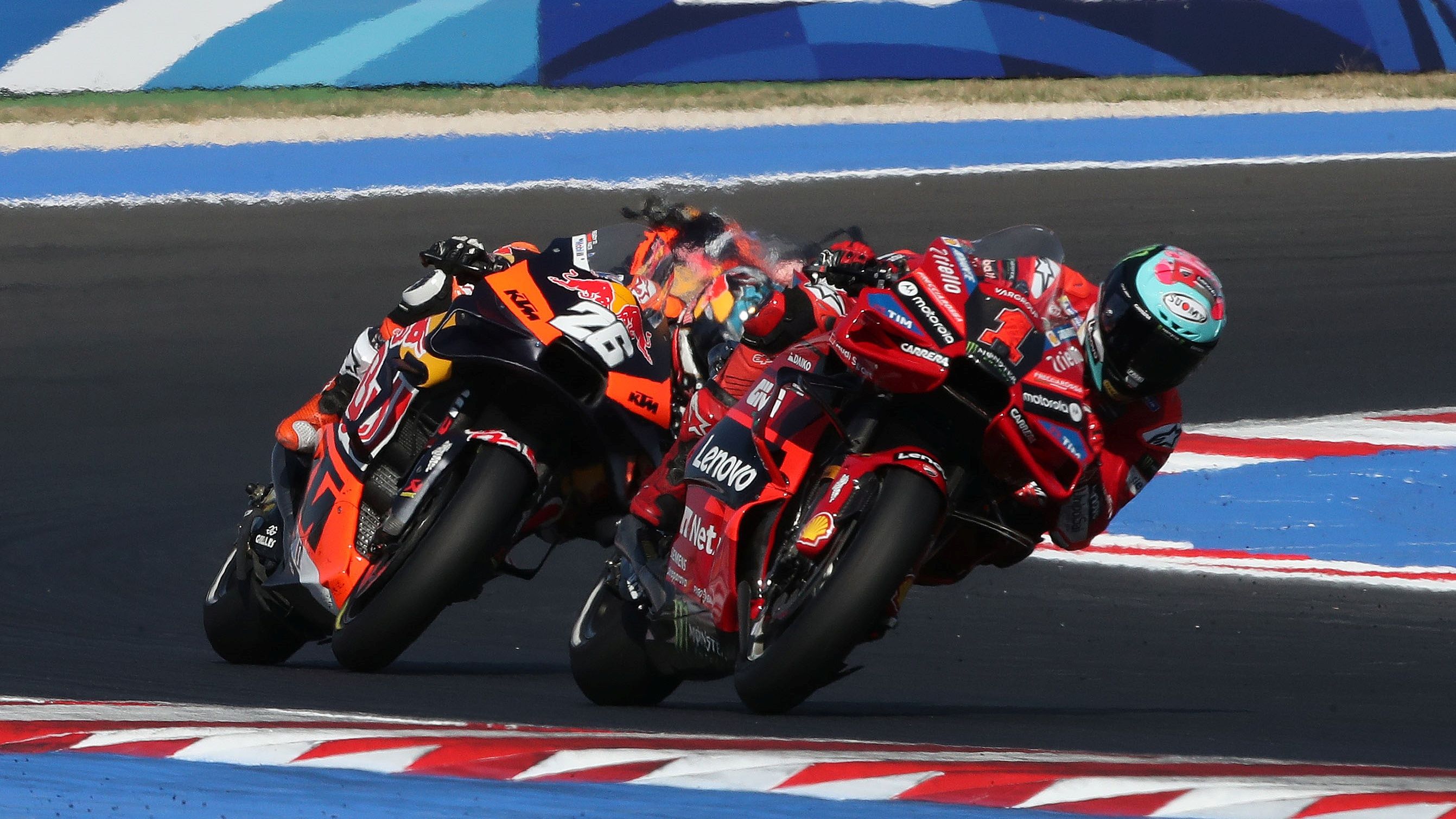 Pecco Bagnaia acechado por Dani Pedrosa en el Sprint, MotoGP Misano 2023