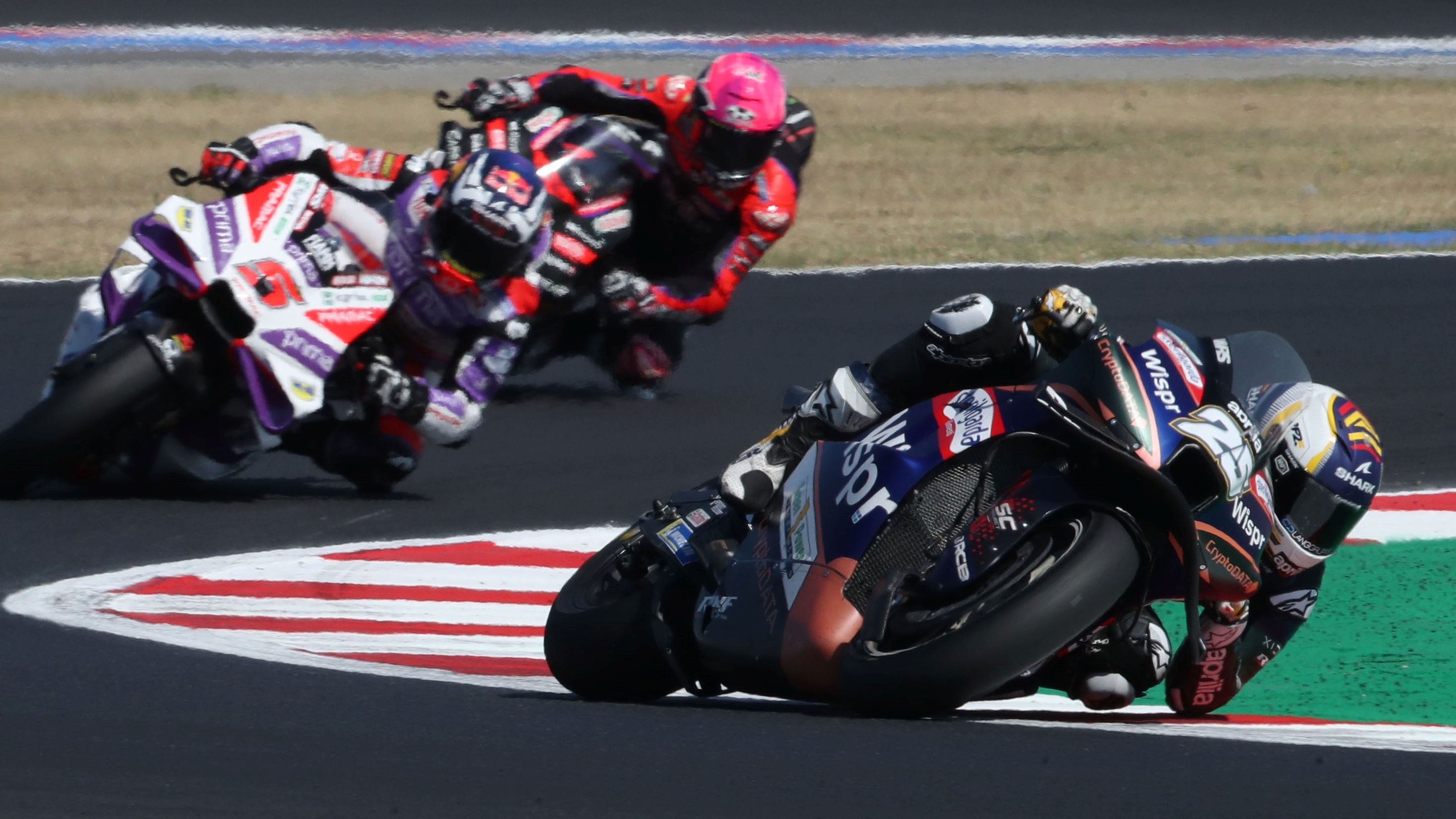 Raúl Fernández se marcha de Johann Zarco y Aleix Espargaró, MotoGP Misano 2023