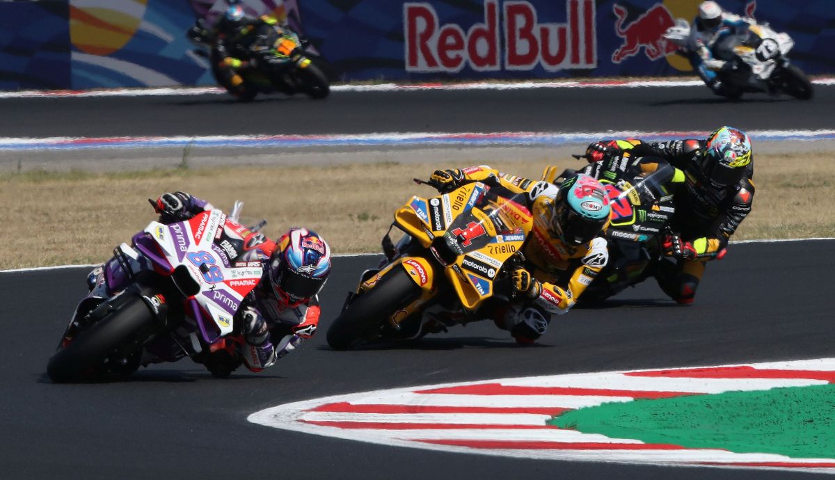 Jorge Martín comanda ante Pecco Bagnaia y Marco Bezzecchi Jorge Martín comanda ante Pecco Bagnaia y Marco Bezzecchi