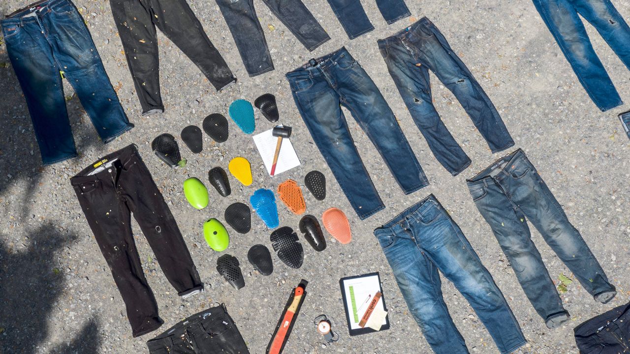 Informe equipamiento pantalones vaqueros moto
