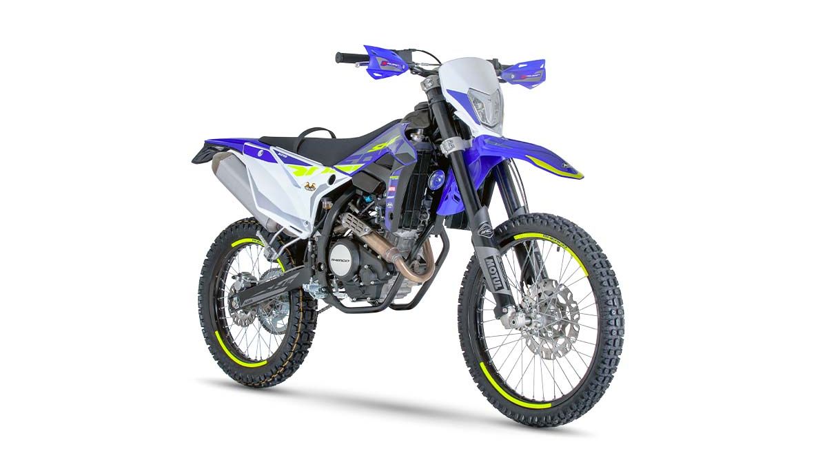 02 125 4T SE enduro 1200x801 02 125 4T SE enduro 1200x801