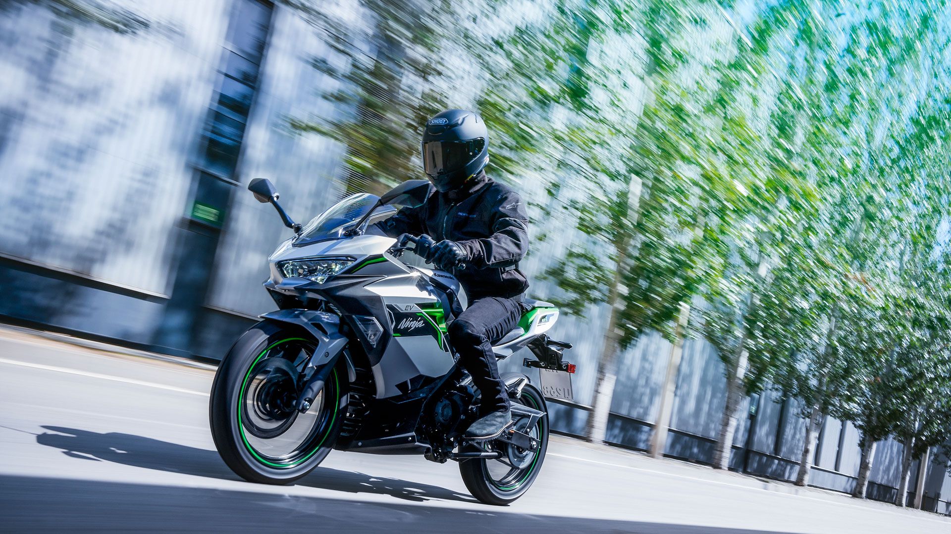 Kawasaki Ninja y Z e 1 2024 Accion (1)