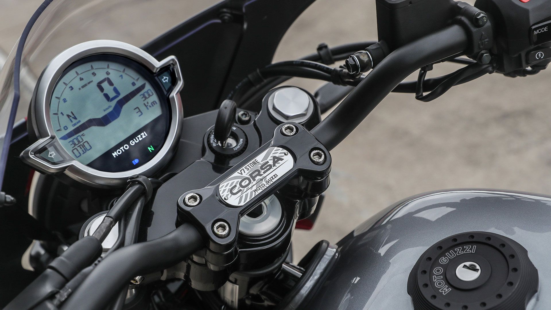 Moto Guzzi V7 Stone Corsa 2023 Detalles (1)