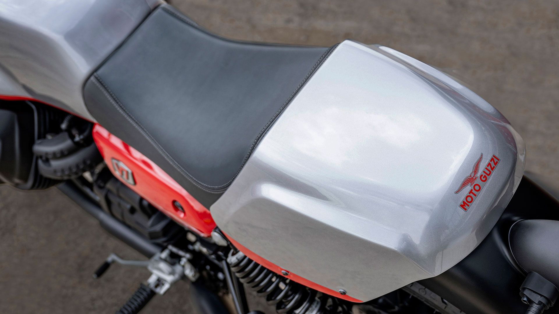 Moto Guzzi V7 Stone Corsa 2023 Detalles (2)