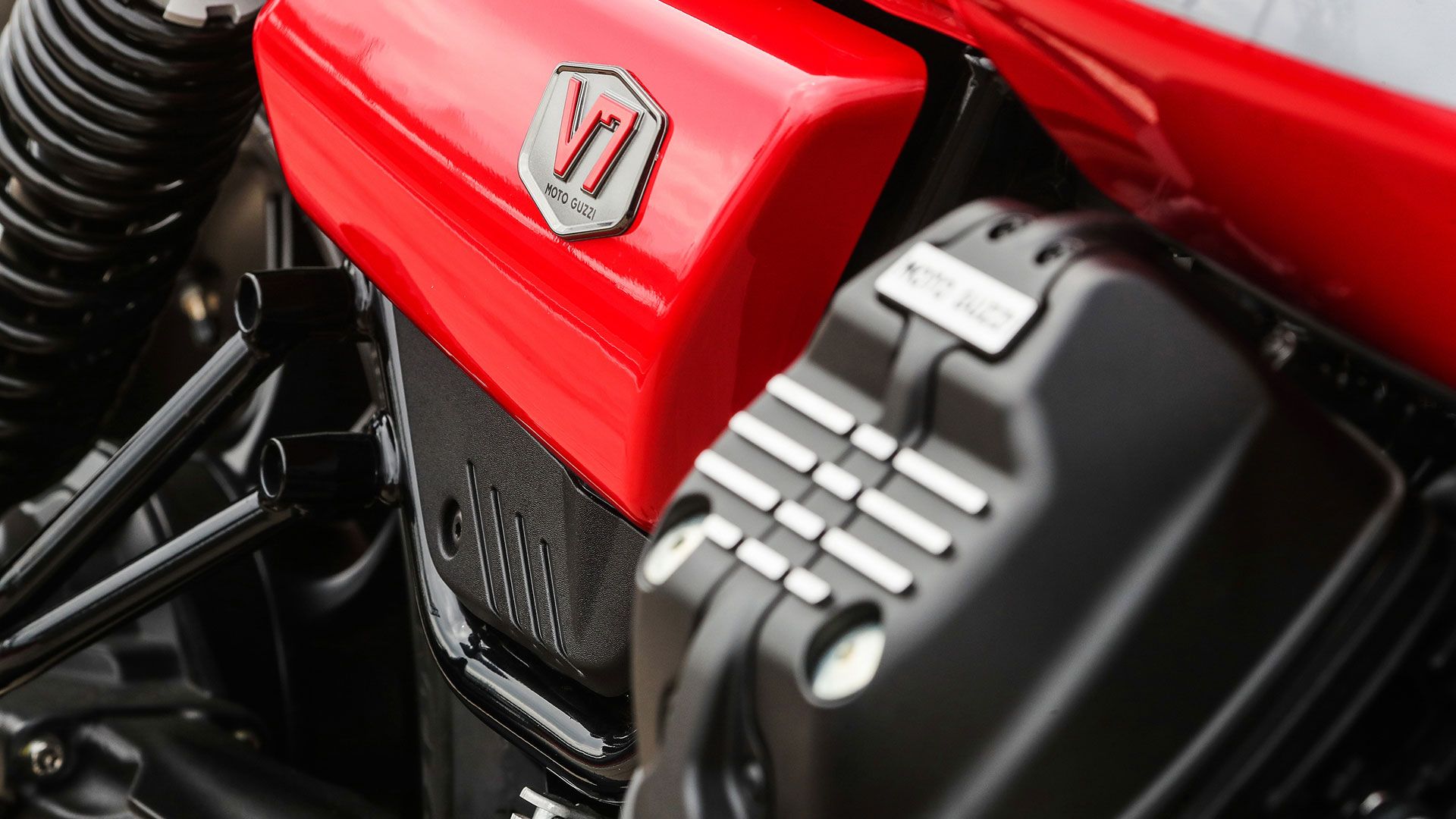 Moto Guzzi V7 Stone Corsa 2023 Detalles (3)