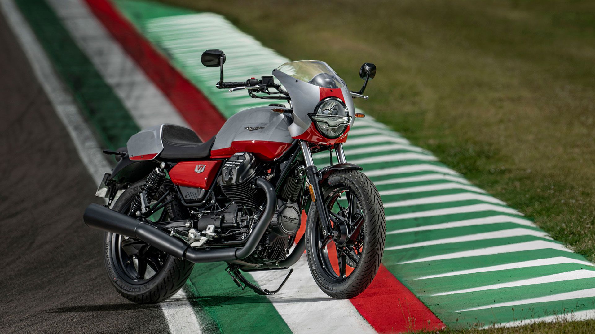 Moto Guzzi V7 Stone Corsa 2023 Estatica (1)