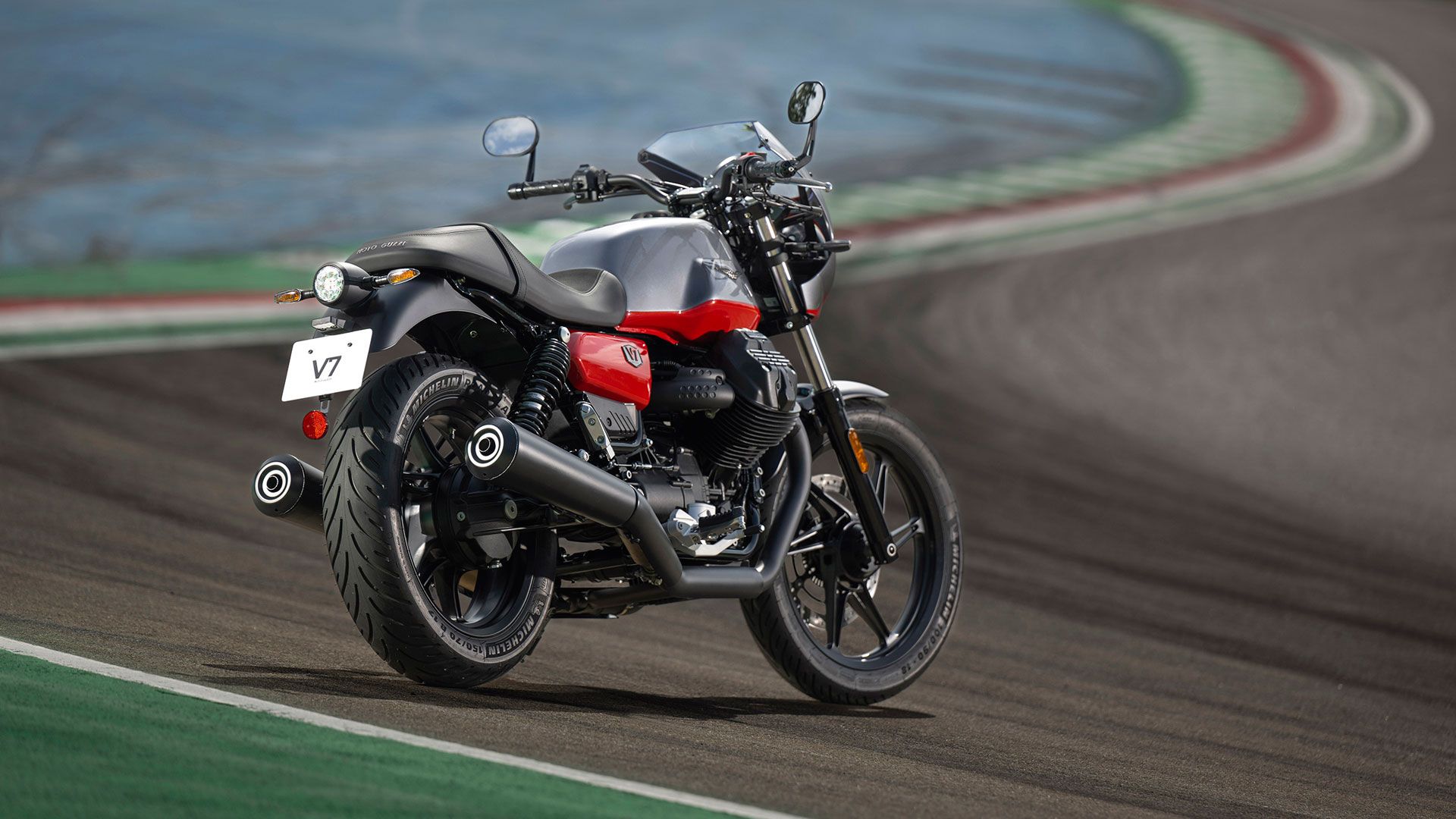 Moto Guzzi V7 Stone Corsa 2023 Estatica (3)