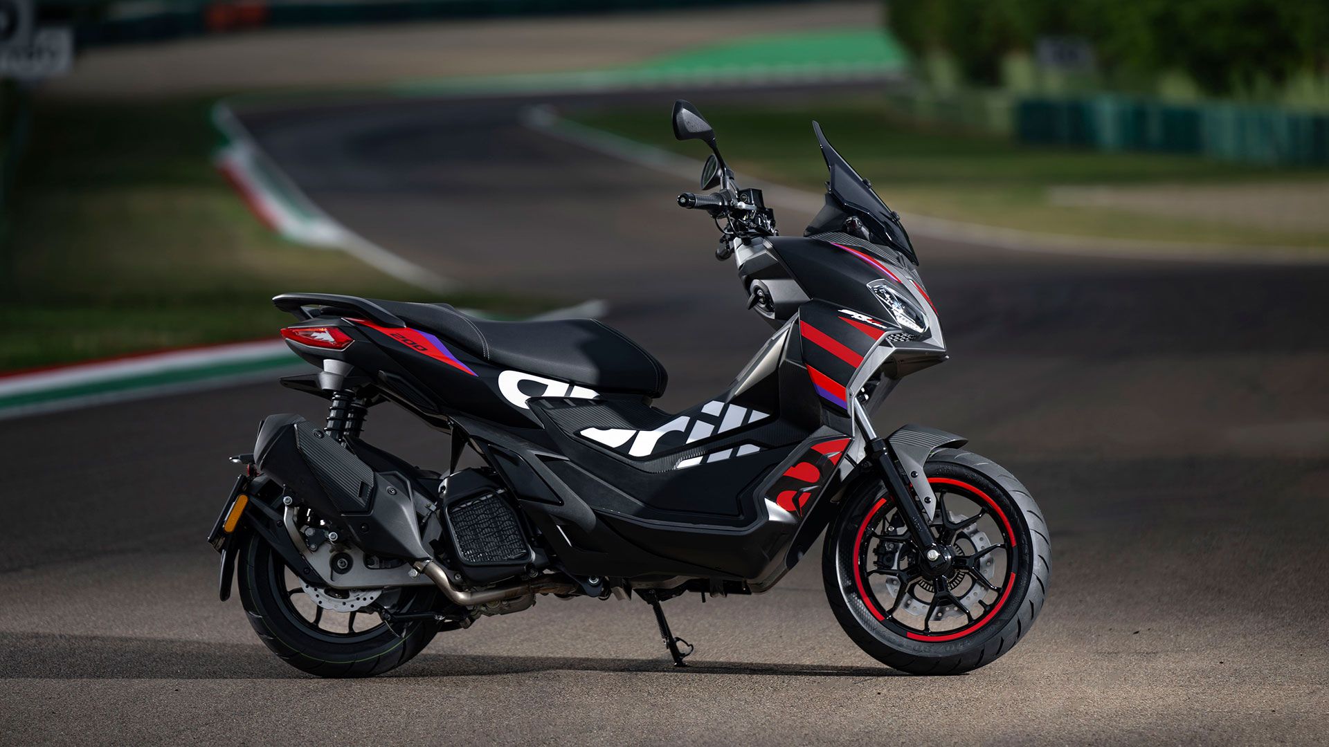 Aprilia SR GT Replica 2023 Estatica (4)
