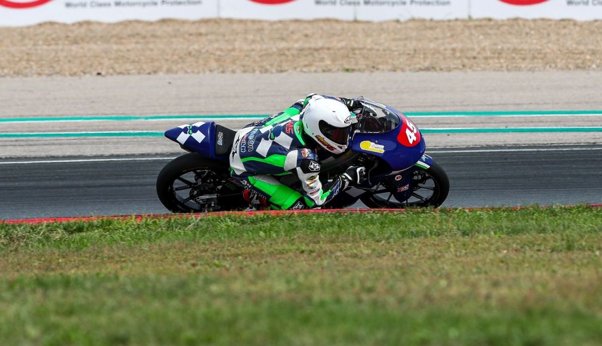 Álex Longarela se ha hecho con el doblete en PreMoto3 y se acerca al liderato