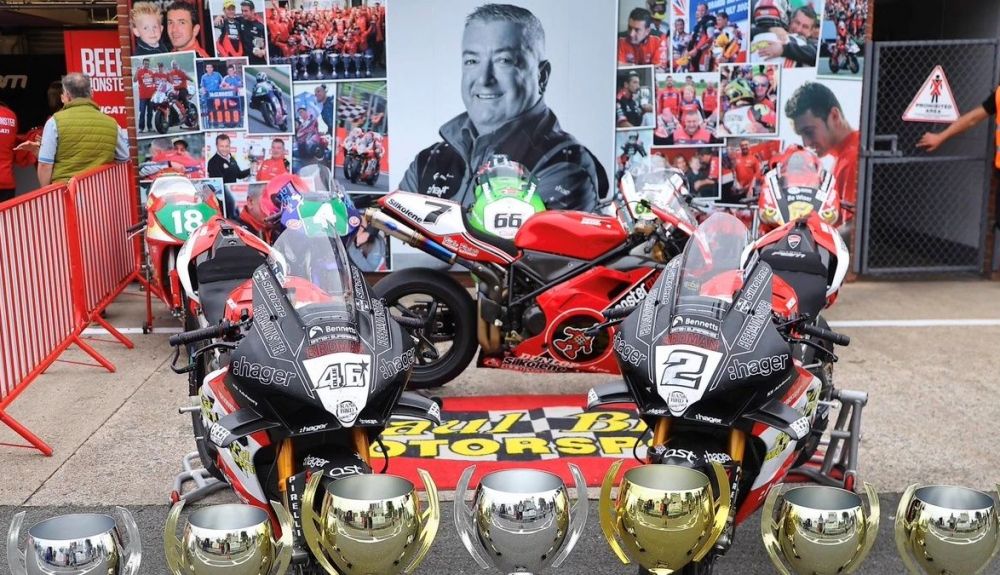 Tommy Bridewell y Glenn Irwin brindaron un triplete de victorias a Paul Bird Tommy Bridewell y Glenn Irwin brindaron un triplete de victorias a Paul Bird