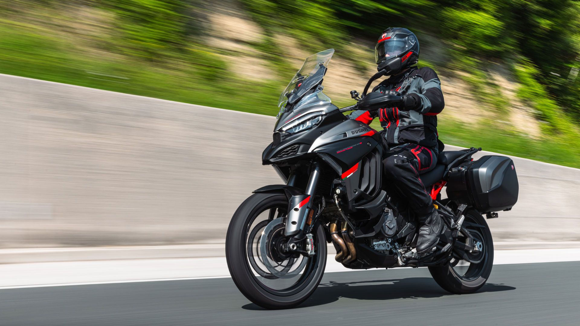 Ducati Multistrada V4 S Grand Tour 2024 Accion (1)