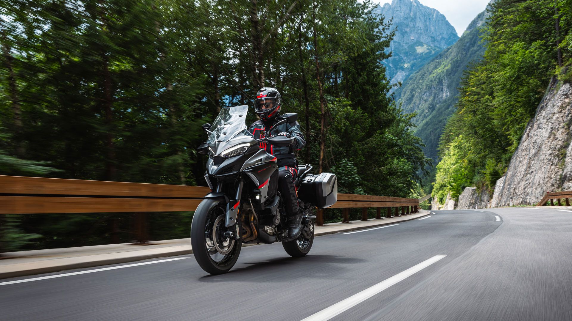 Ducati Multistrada V4 S Grand Tour 2024 Accion (3)