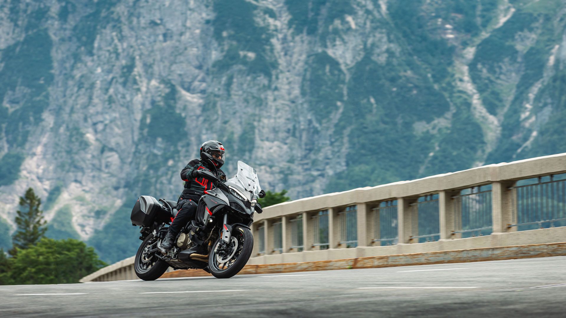 Ducati Multistrada V4 S Grand Tour 2024 Accion (4)
