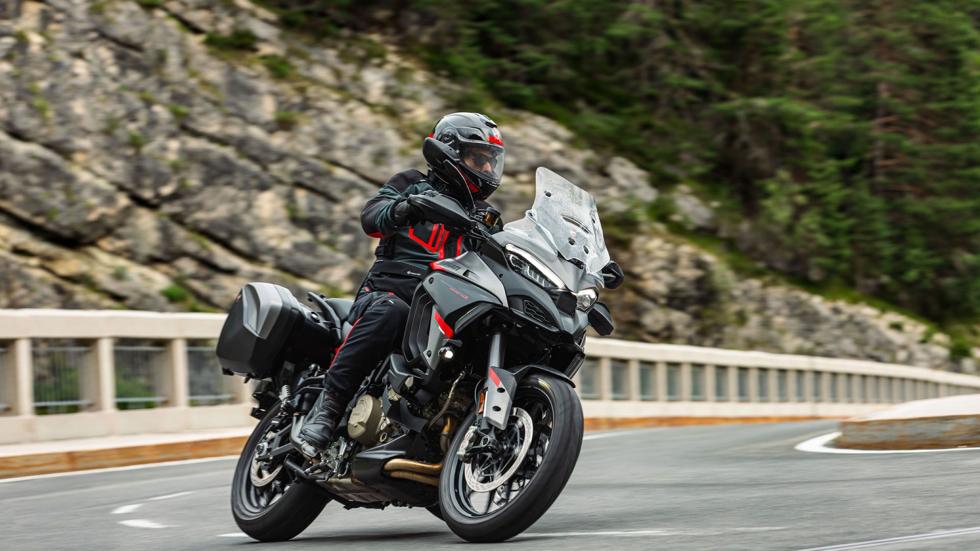 Ducati Multistrada V4 S Grand Tour 2024 Accion (5)