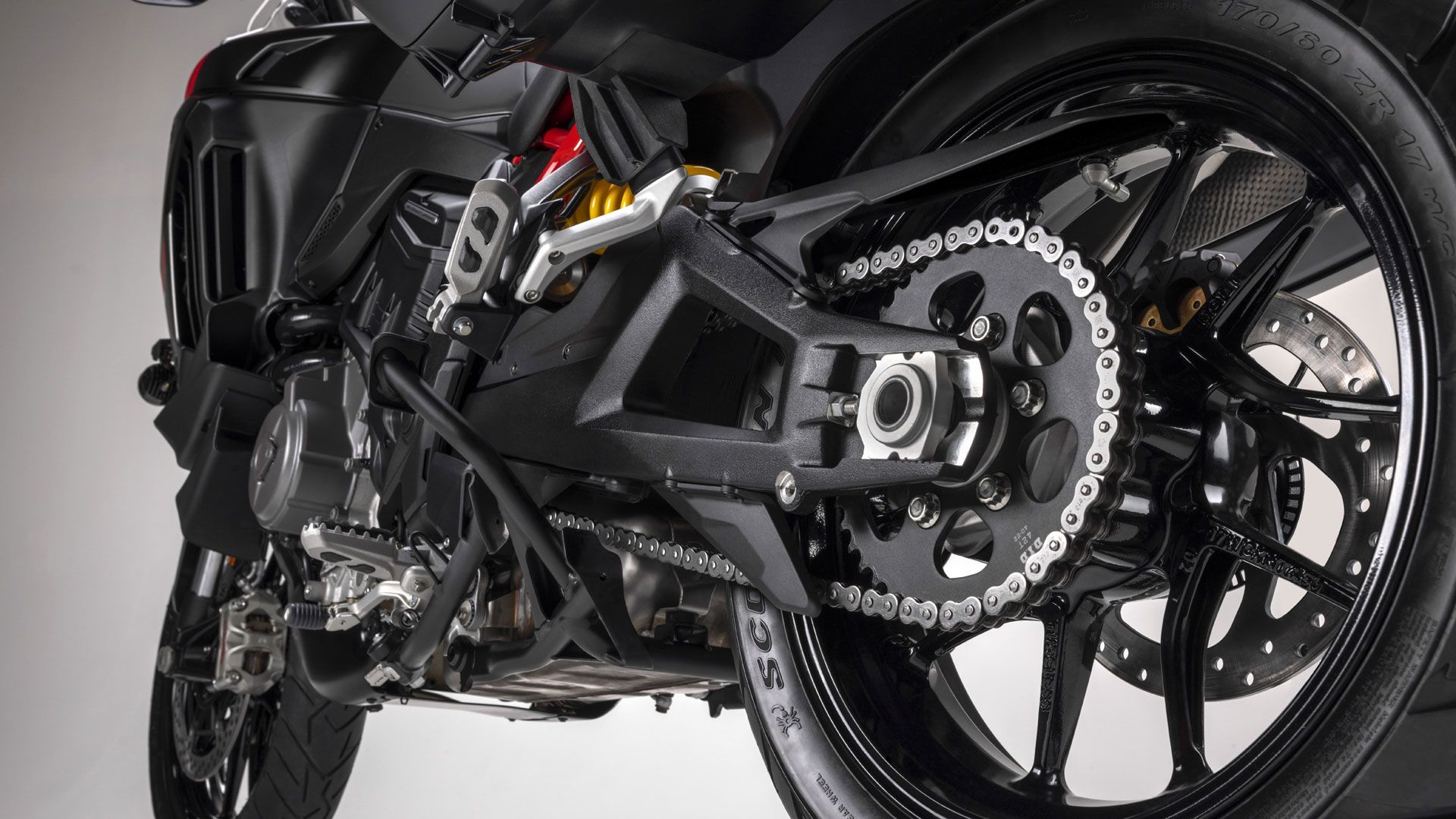 Ducati Multistrada V4 S Grand Tour 2024 Detalles (7)