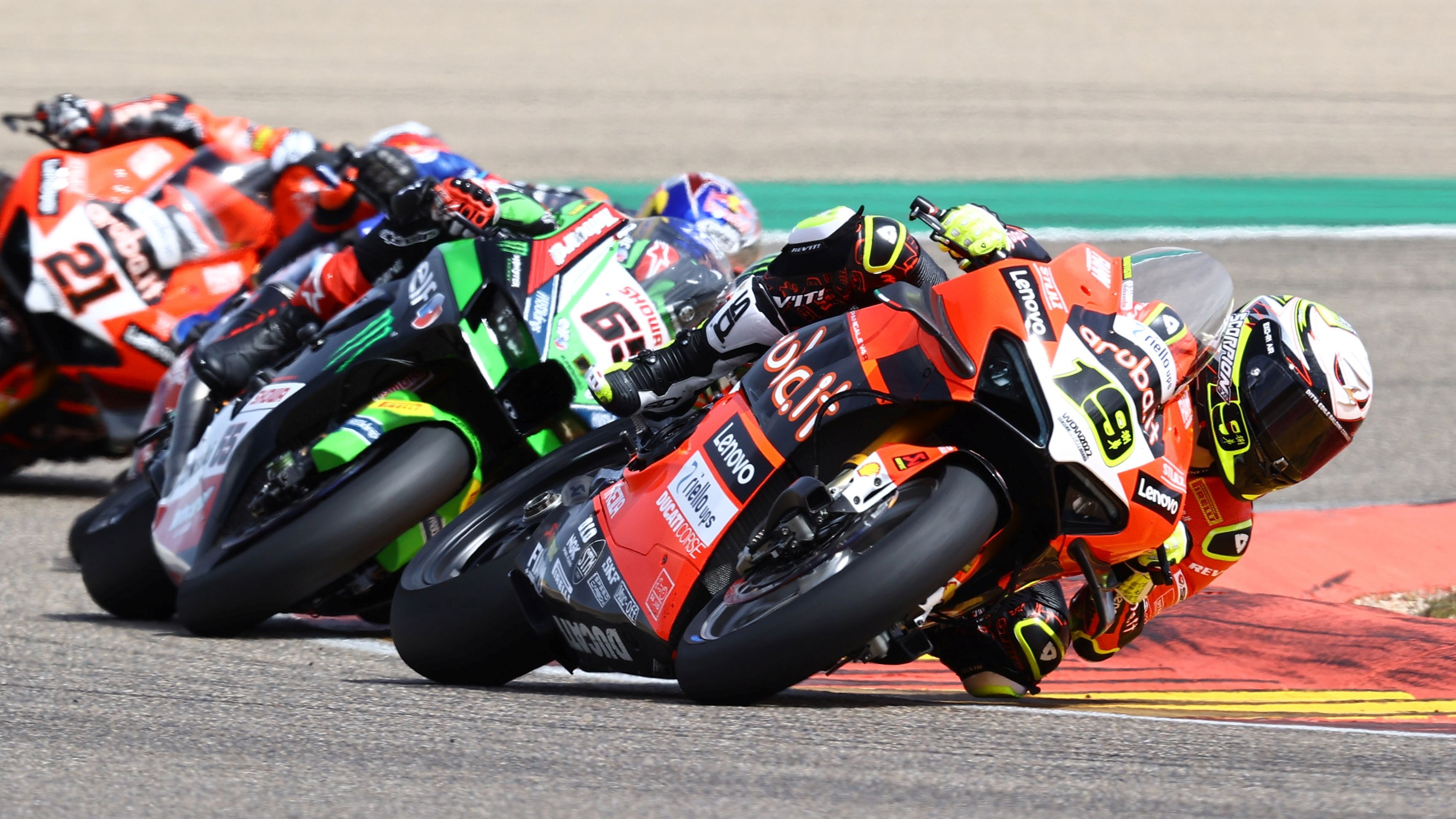Álvaro Bautista y Jonathan Rea se repartieron las victorias de Motorland Aragón en 2022