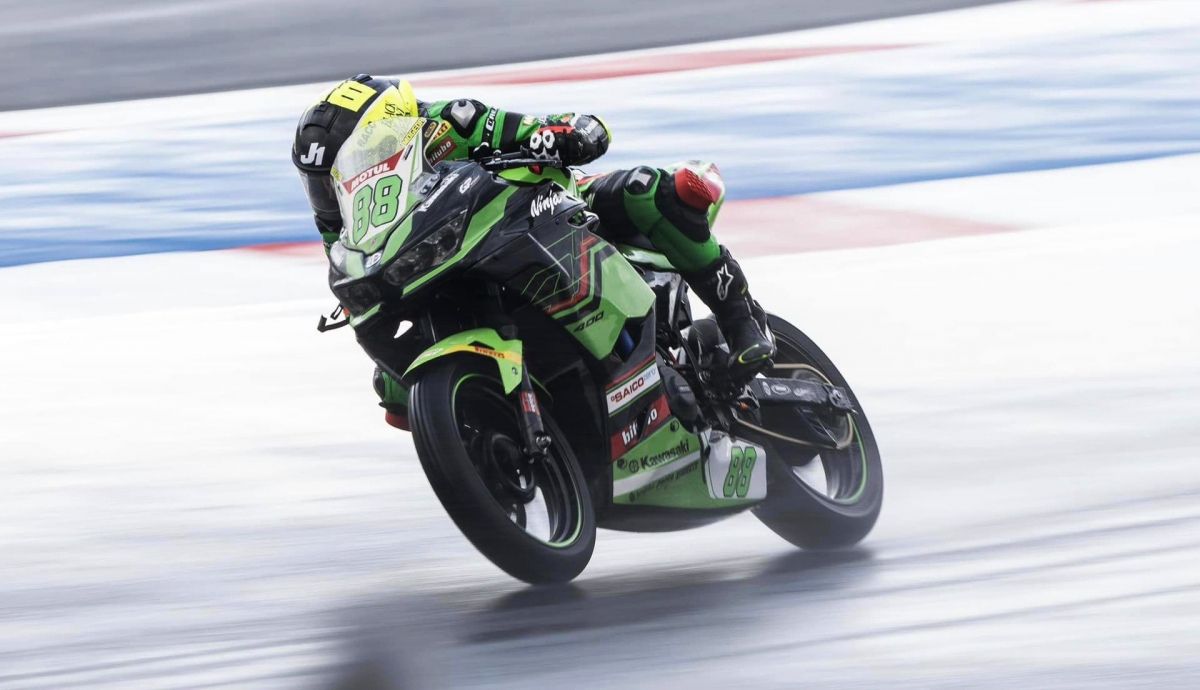 Daniel Mogeda ya ha subido al podio en Supersport 300 Daniel Mogeda ya ha subido al podio en Supersport 300