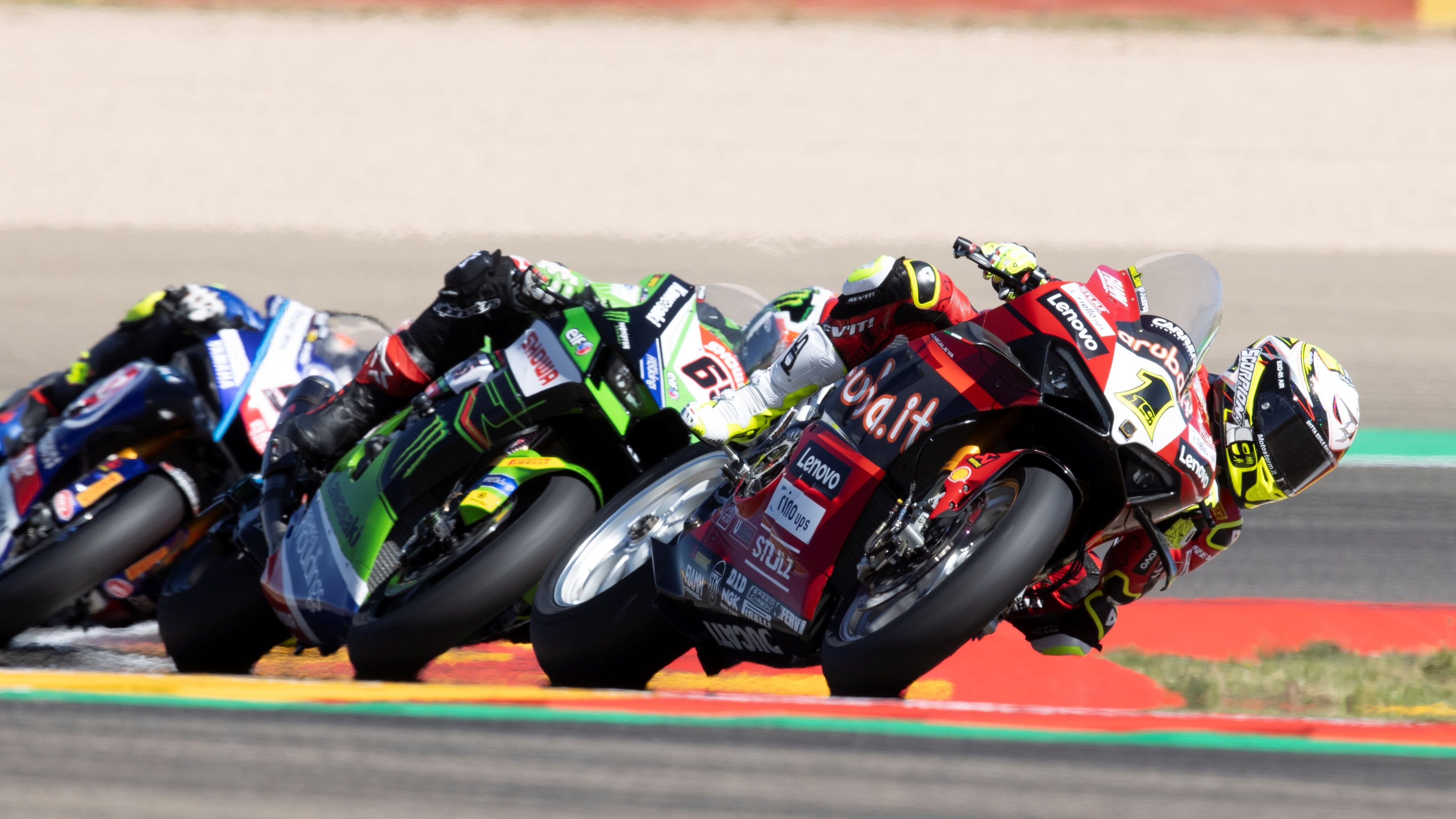 Álvaro Bautista se ha impuesto a Jonathan Rea y Toprak Razgatlioglu en Motorland