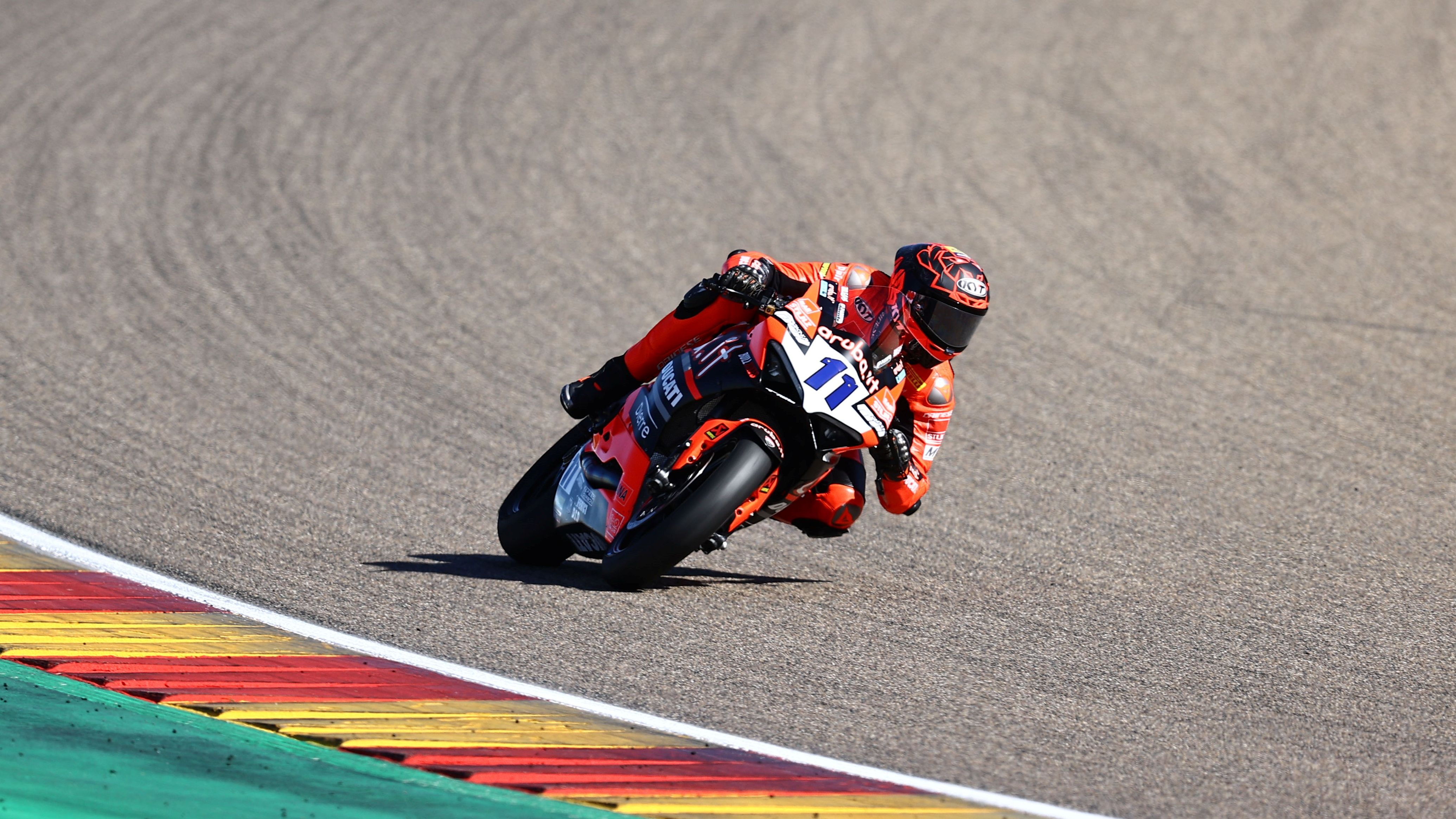 Nicolò Bulega completa el doblete en Motorland y ya tiene el título a tiro