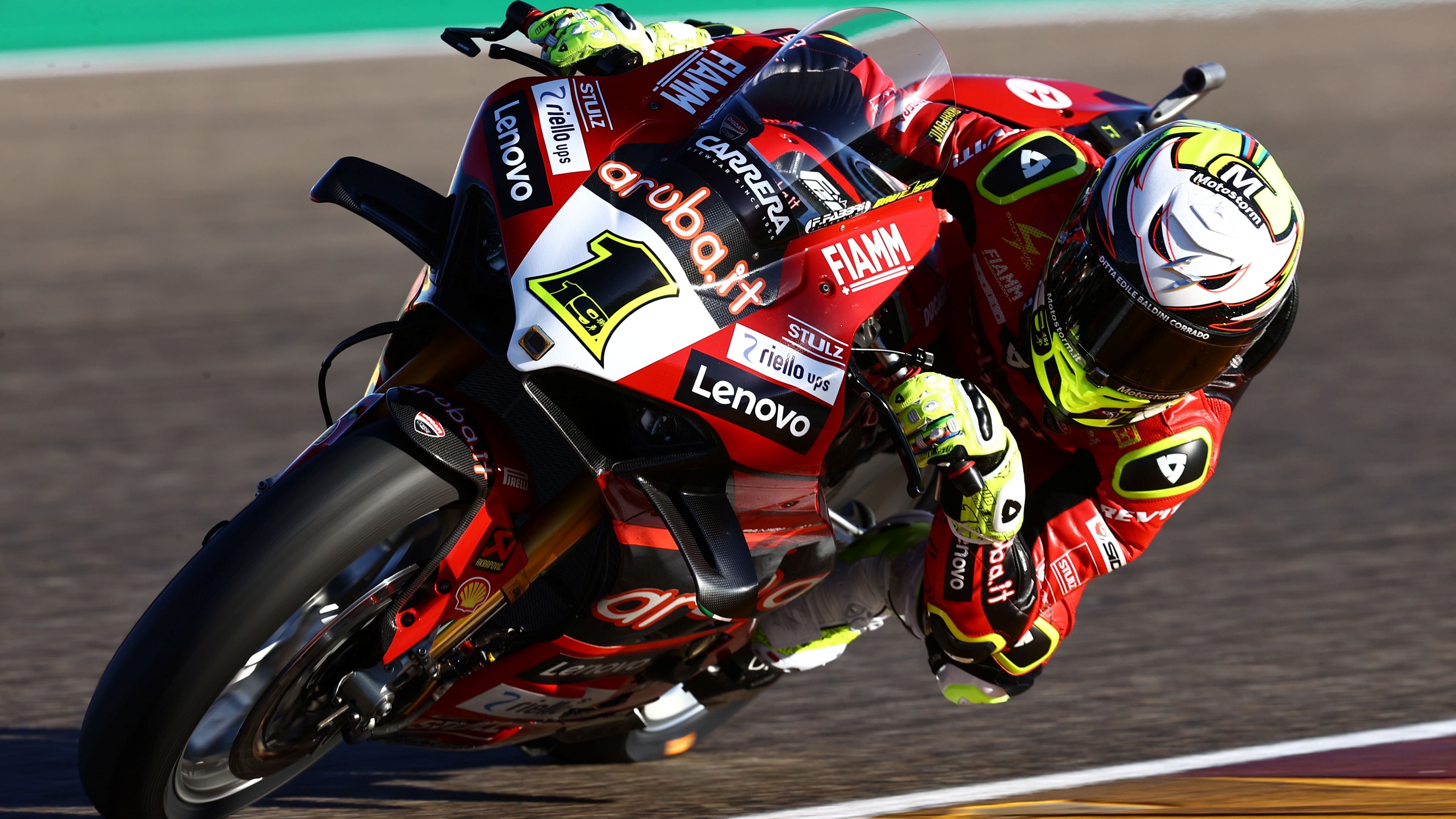 Álvaro Bautista ha cerrado el domingo en Motorland con otra victoria