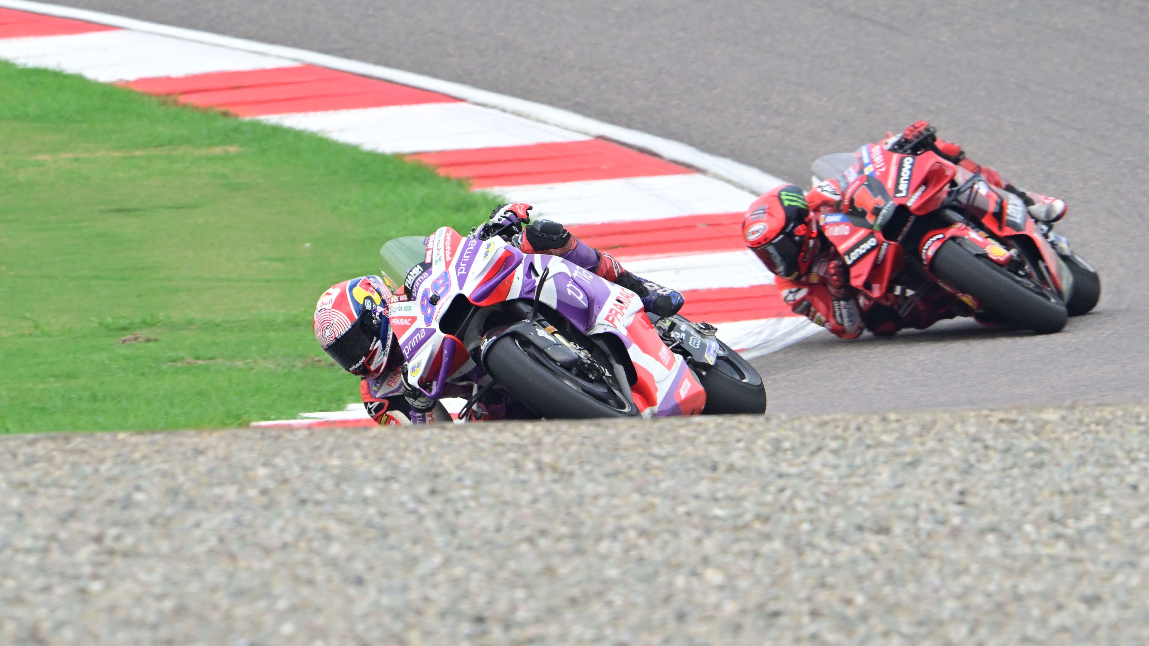 Jorge Martín delante de Pecco Bagnaia, MotoGP India 2023