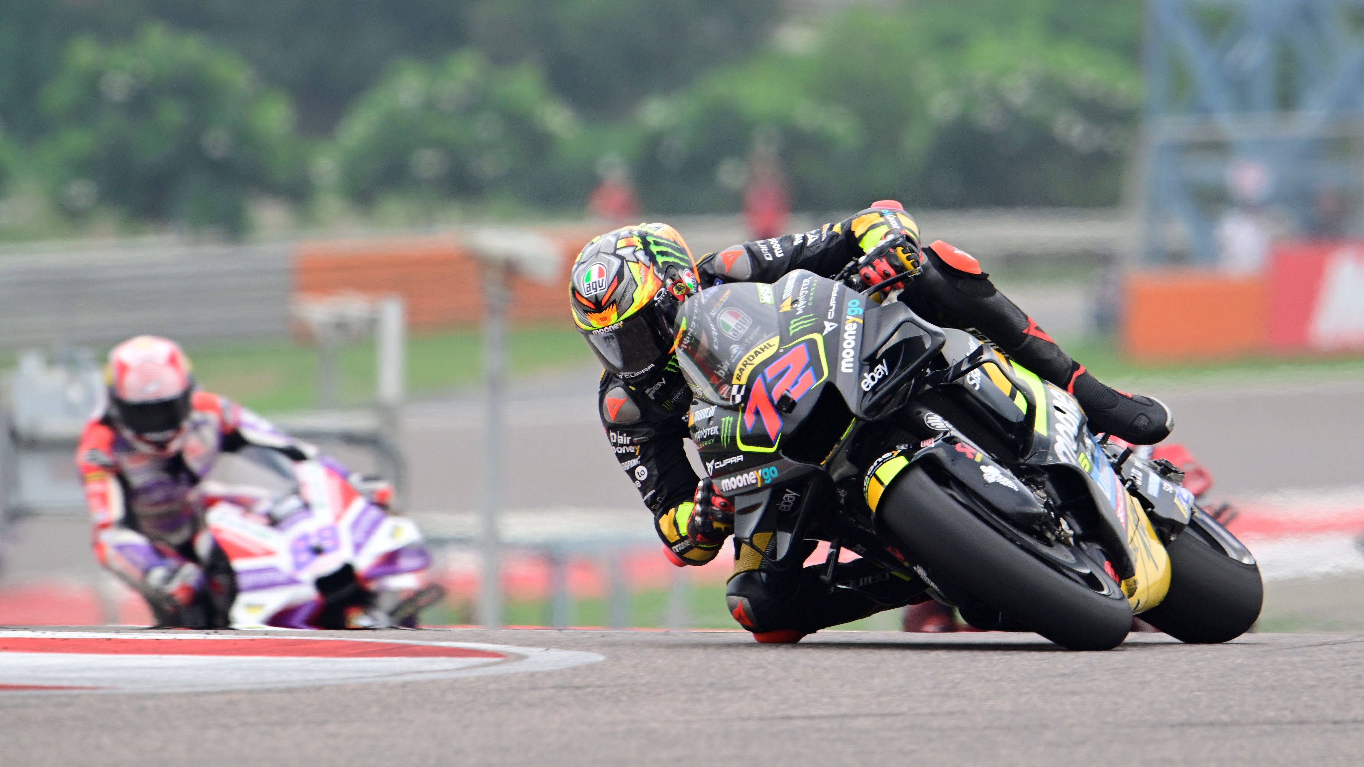 Marco Bezzecchi se escapa de Jorge Martín, MotoGP India 2023