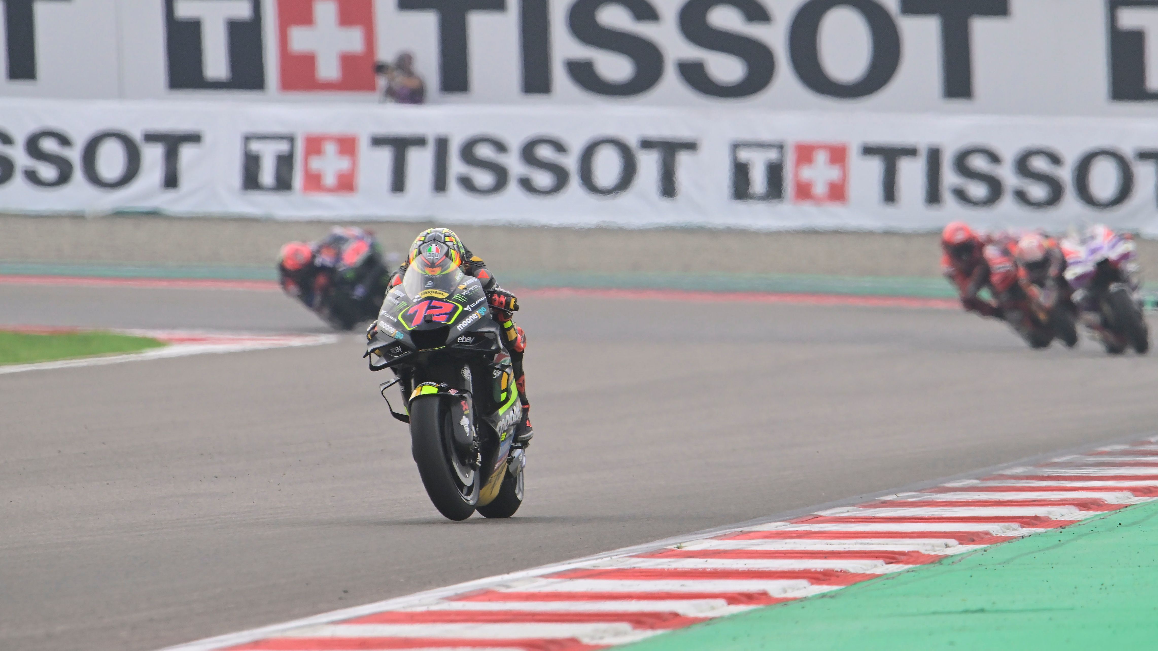 Marco Bezzecchi se queda solo en cabeza, MotoGP India 2023