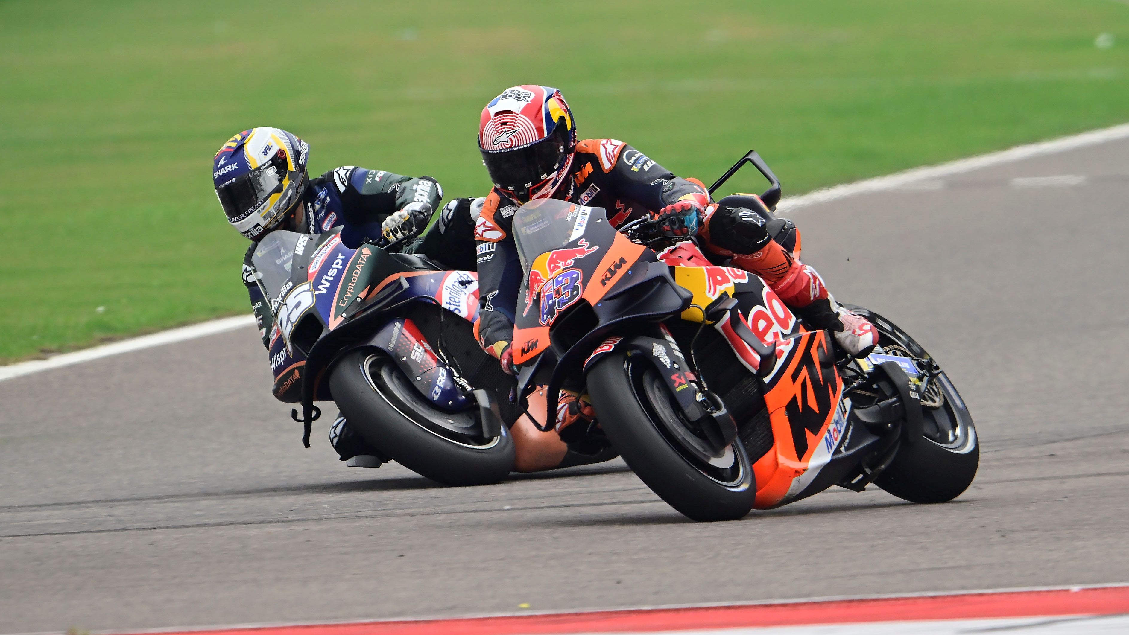 Raúl Fernández aprovecha la colada de Jack Miller para pasarle, MotoGP India 2023
