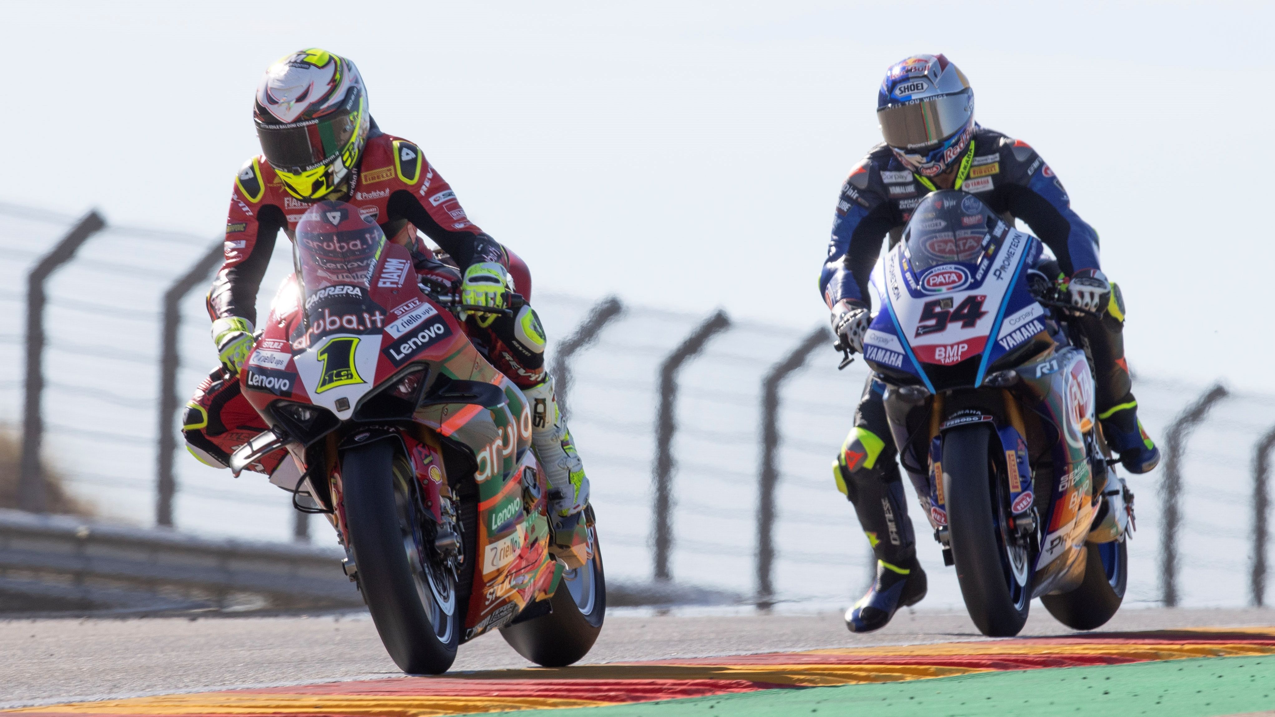 Álvaro Bautista delante de Toprak Razgatlioglu, WSBK Motorland 2023