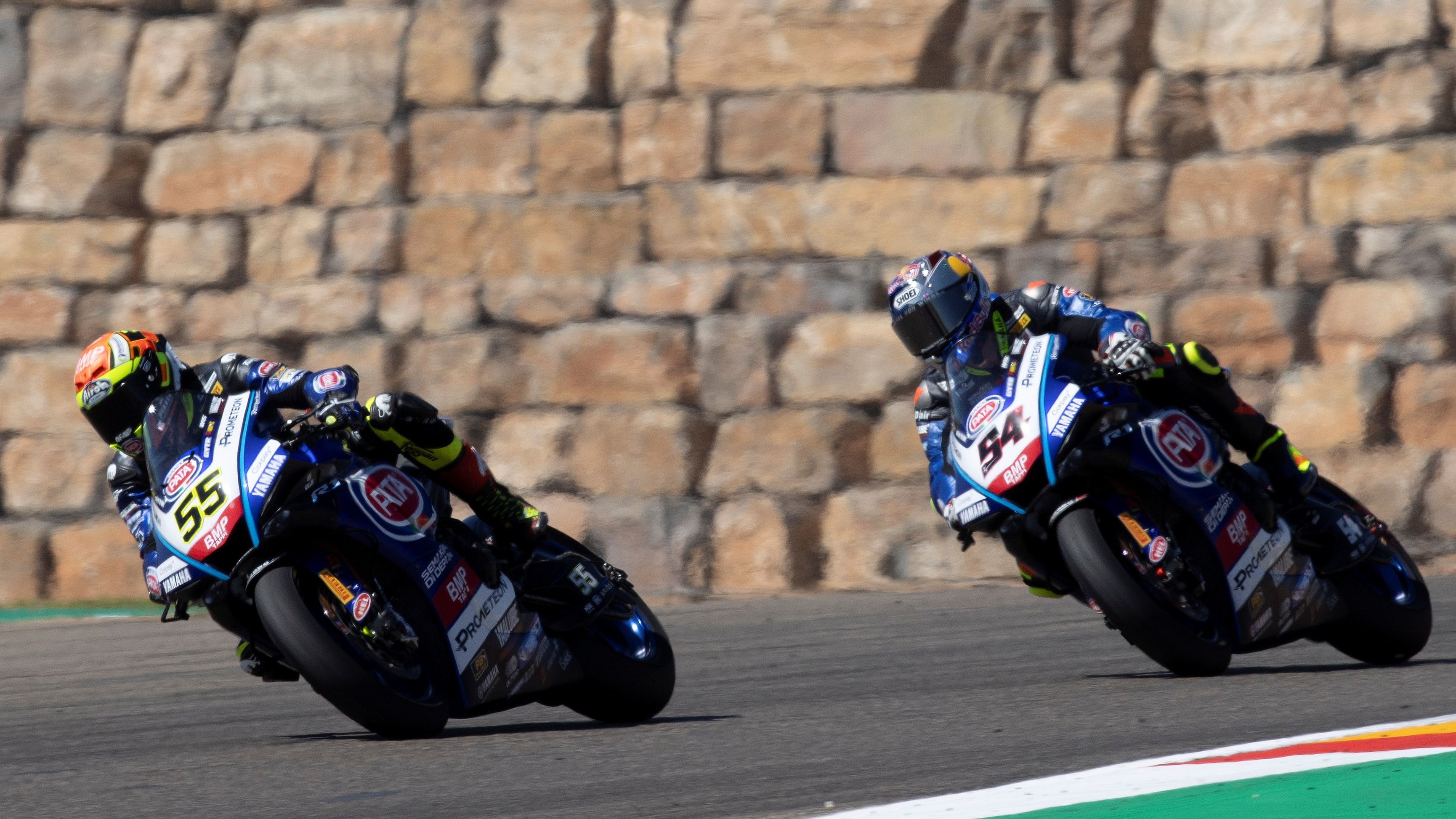 Andrea Locatelli por delante de Toprak Razgatlioglu, WSBK Motorland 2023