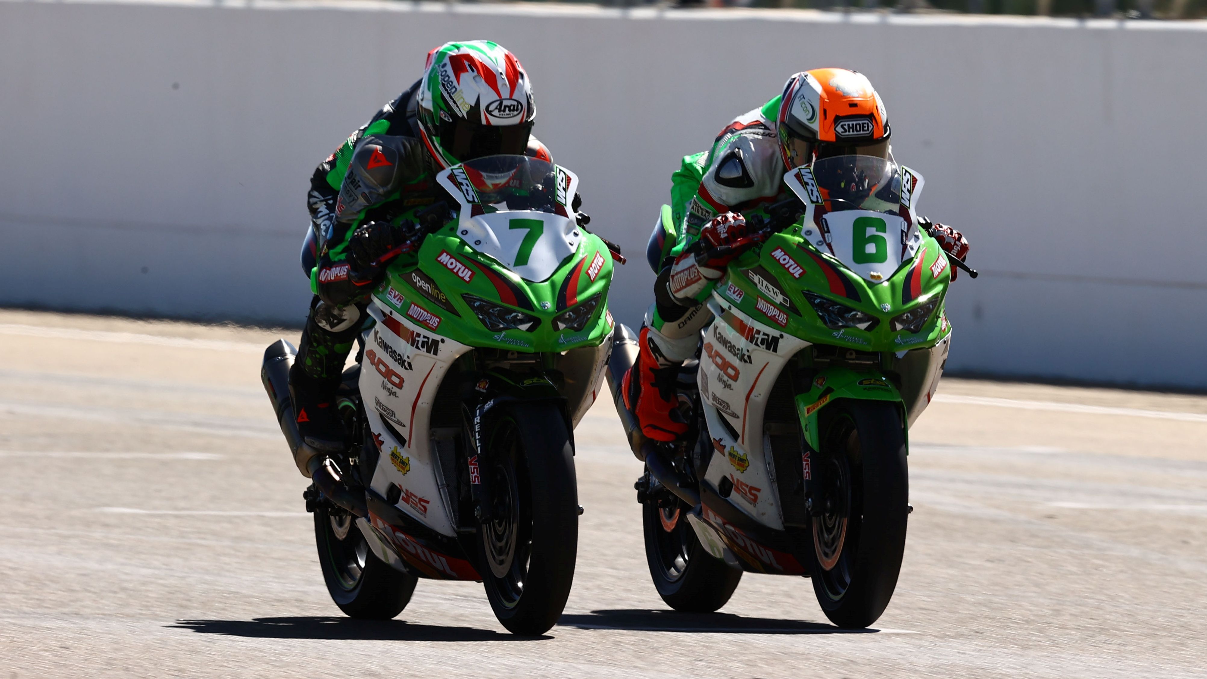 Barry Veneman bate a Jeffrey Buis por milésimas, SSP300 Motorland 2023