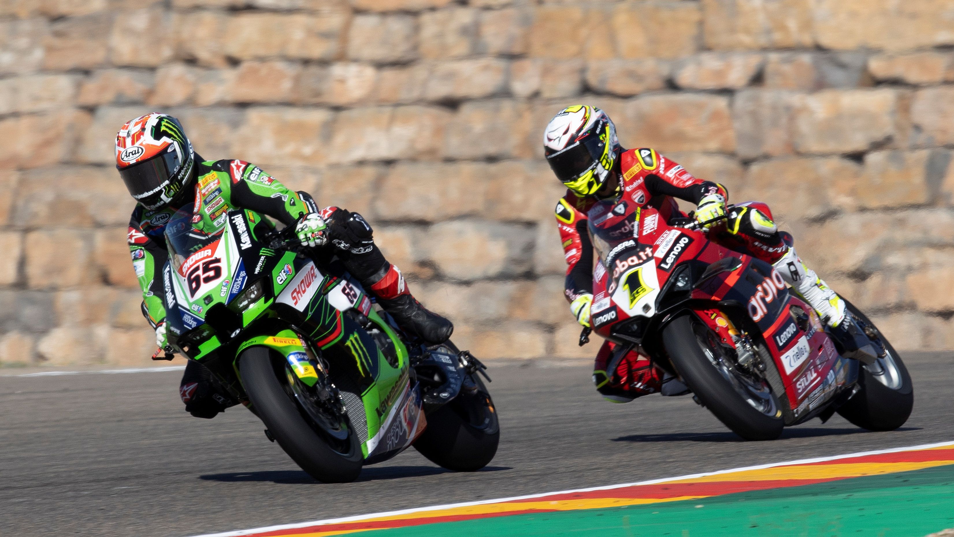 Jonathan Rea con Álvaro Bautista a rueda, WSBK Motorland 2023