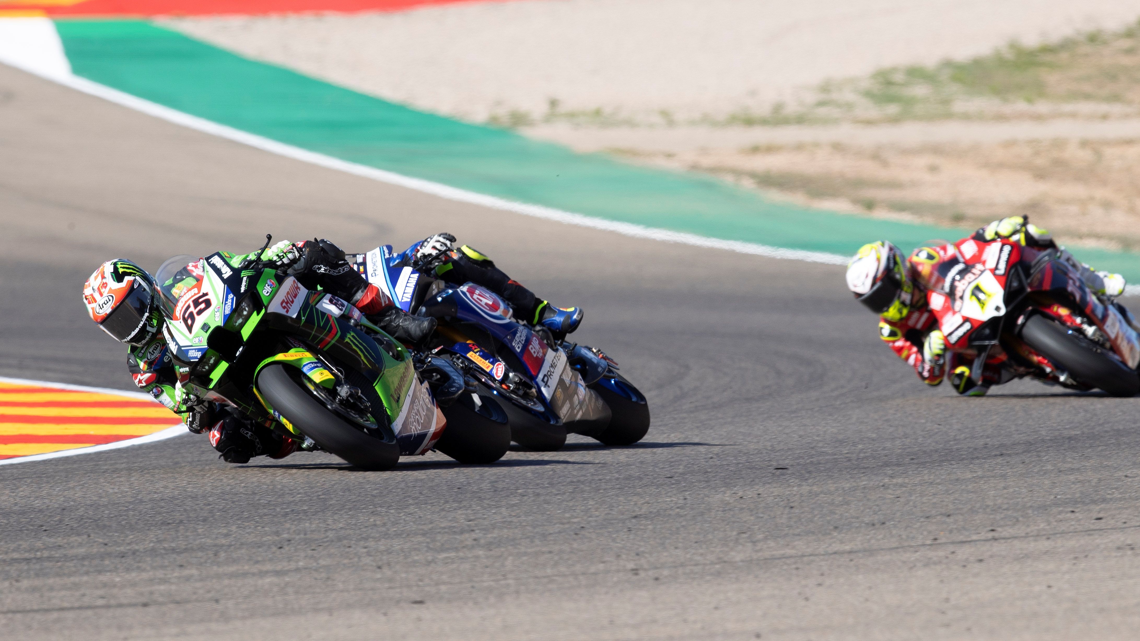 Jonathan Rea con Toprak Razgatlioglu pegado y Álvaro Bautista detrás, WSBK Motorland 2023